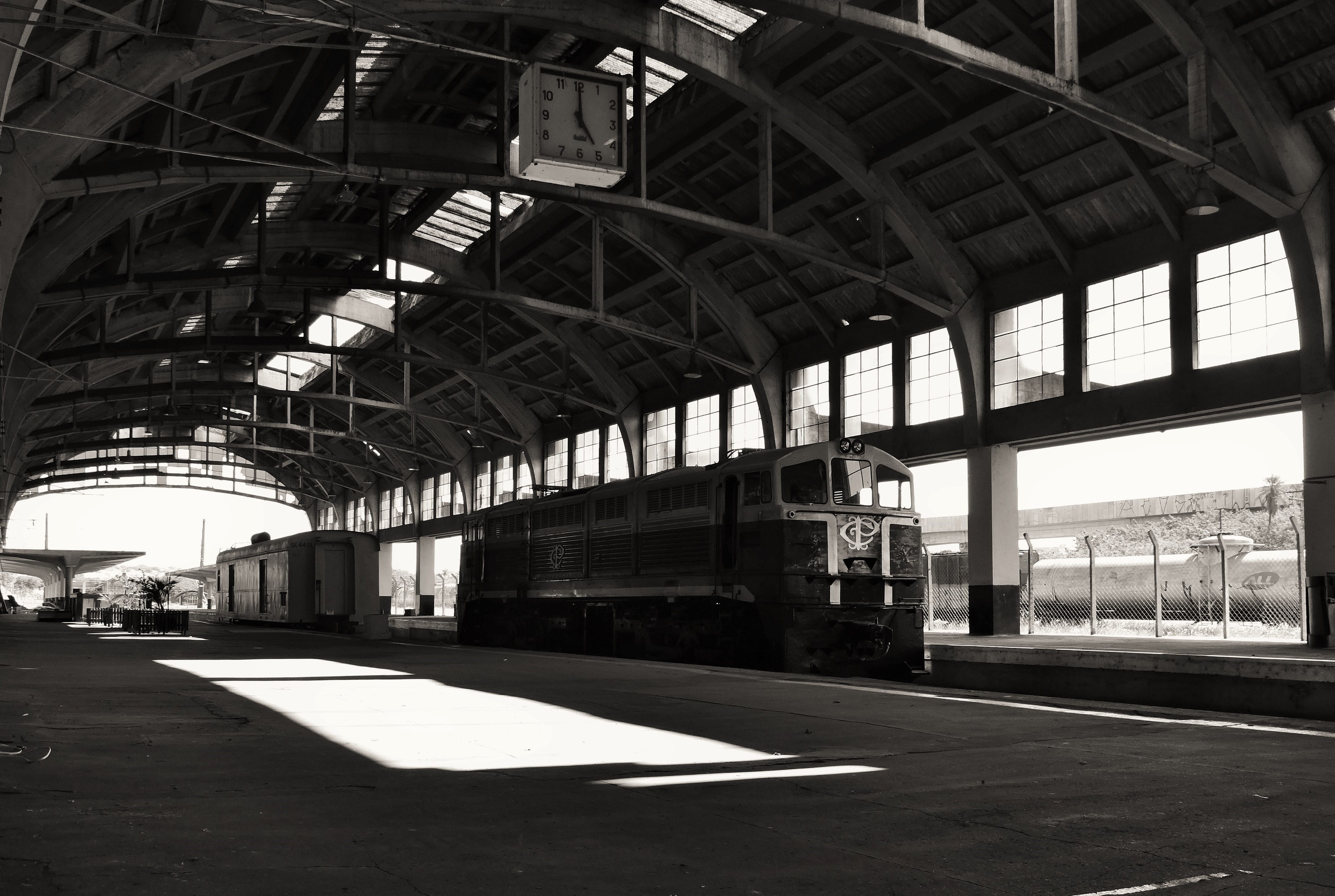 shadow, train, garage, 4K, terminal, sunlight, track, arena, tarmac, stadium, passenger car, indoors, interior, railway, asphalt, train track, window, HD Wallpaper