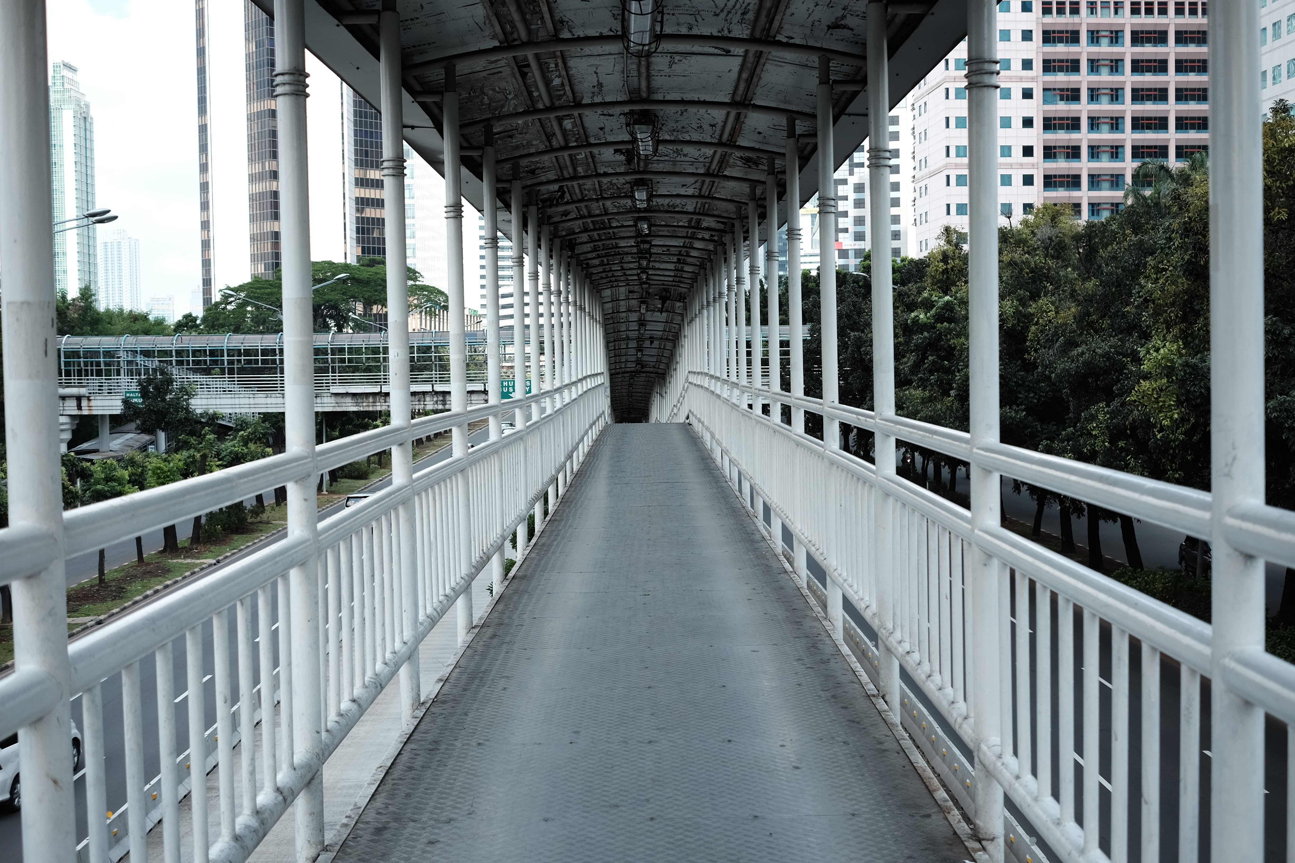 city, day, footbridge, 4K, handrail, overpass, nature, built structure, steel, direction, machine, outdoors, diminishing perspective, road, metropolis, HD Wallpaper