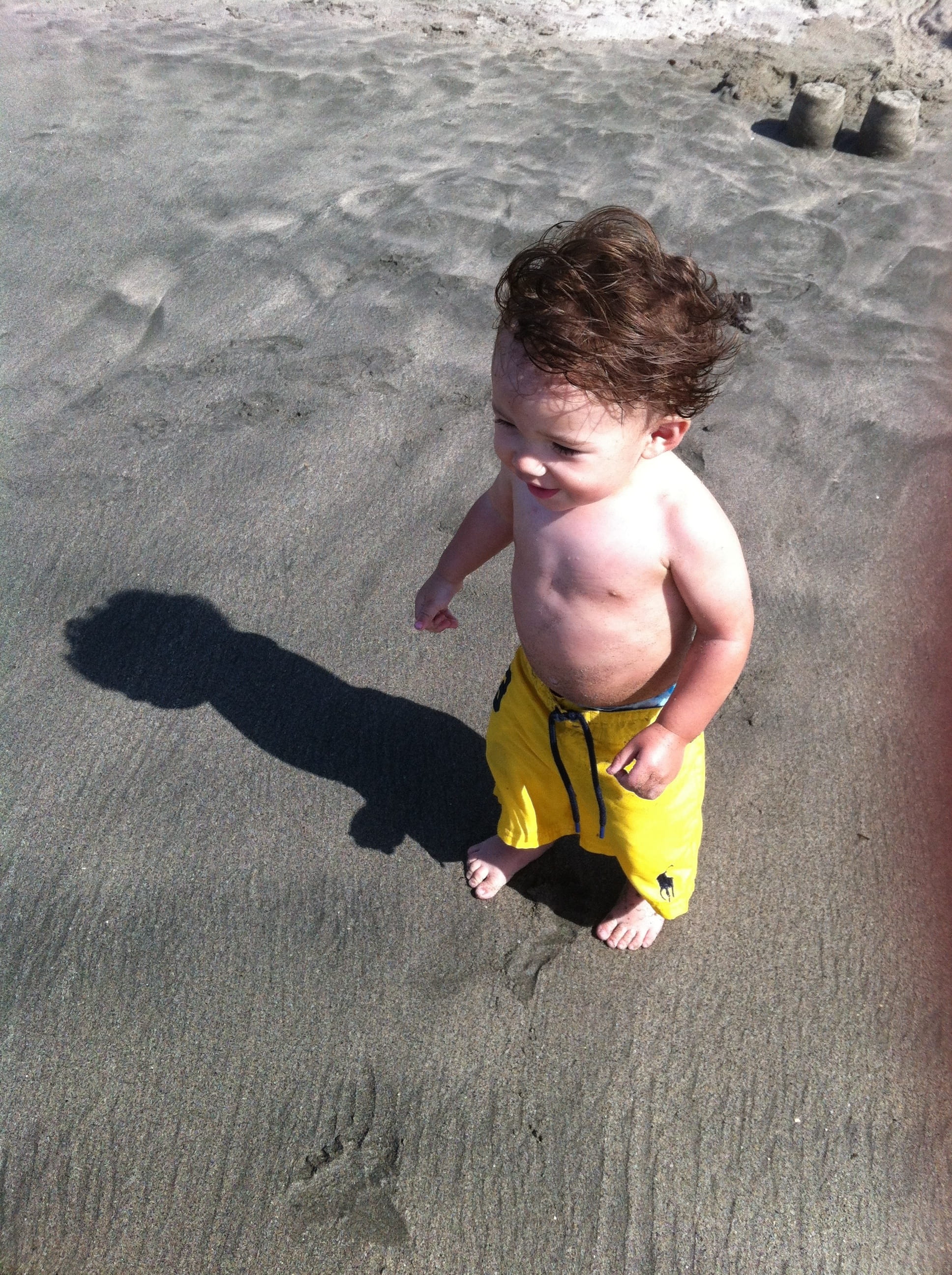 Fun, leisure activity, sunlight, beach, big, Big, lifestyle, boys, baby, one boy only, shadow, innocence, real people, outdoors, one person, full length, Phone HD Wallpaper