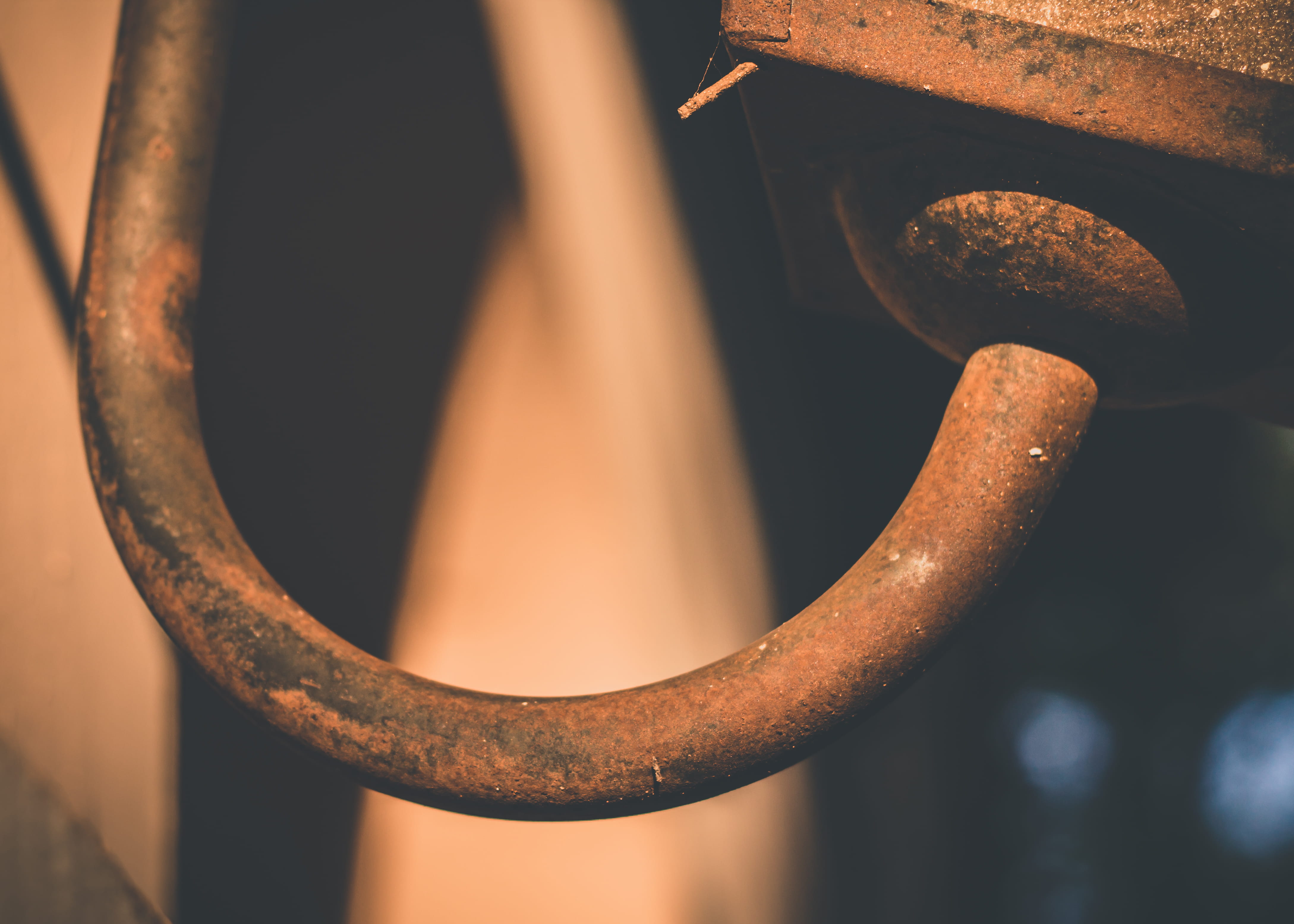 metal, strength, details, focus on foreground, ribeirão preto, nature, day, chandelier, 4K, no people, old, industry, design, rusty, brown, circle, shape, HD Wallpaper