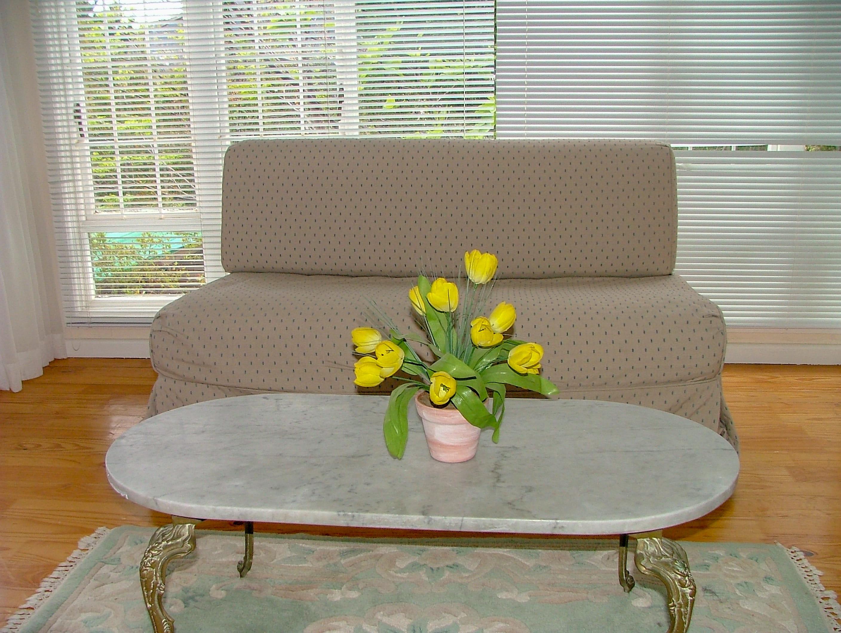 freshness, pine flooring, home interior, pine floor, plant, marble coffee table, no people, nature, indoors, flowers, absence, furniture, tulips, wooden floor, HD Wallpaper