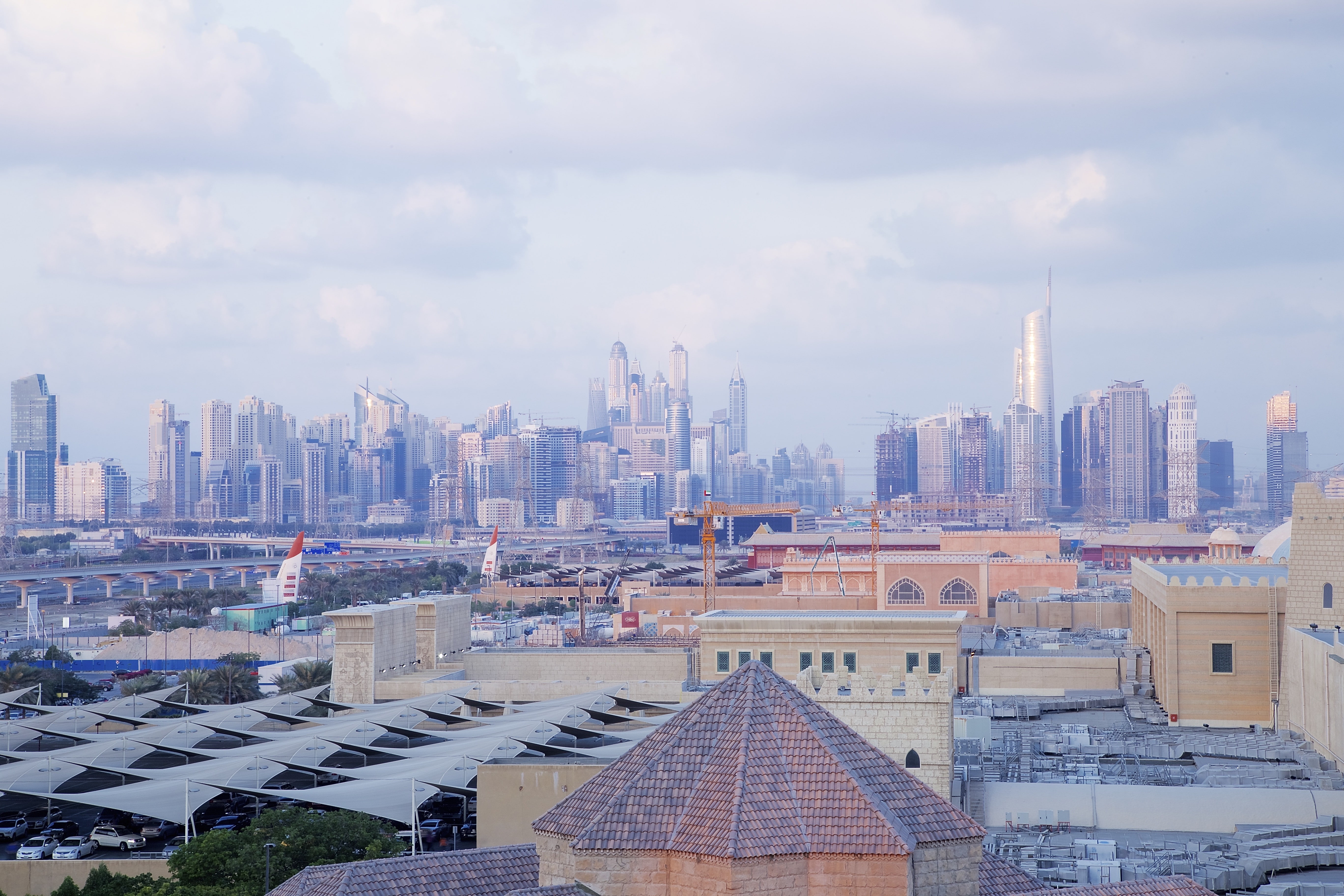 building exterior, Dubai, landscape, day, roof, financial district, office building exterior, cityscape, urban skyline, crowd, modern, city, settlement, HD Wallpaper