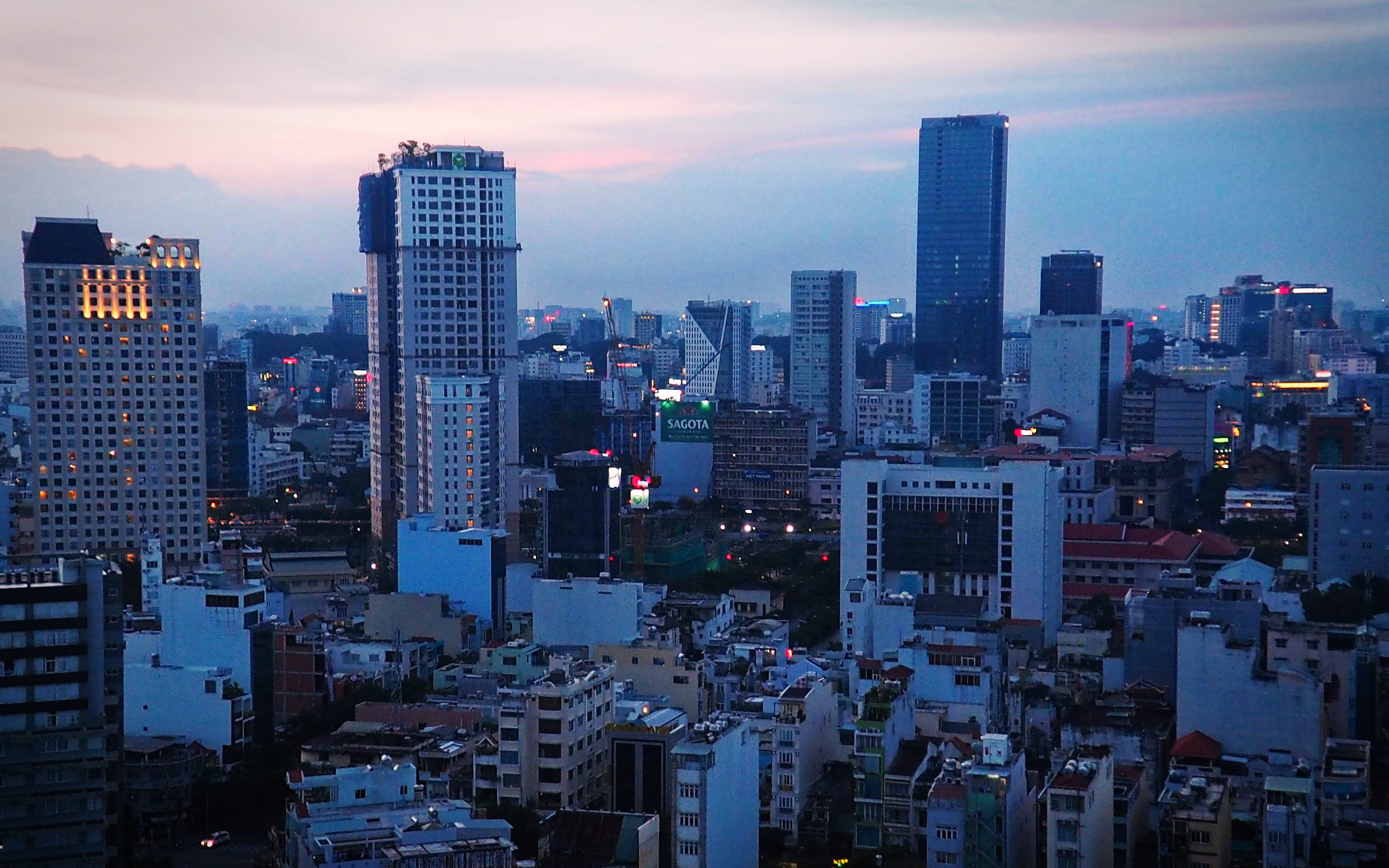 built structure, illuminated, architecture, crowd, crowded, outdoors, cityscape, city, vietnam, 4K, skyscraper, building, urban skyline, settlement, building exterior, HD Wallpaper