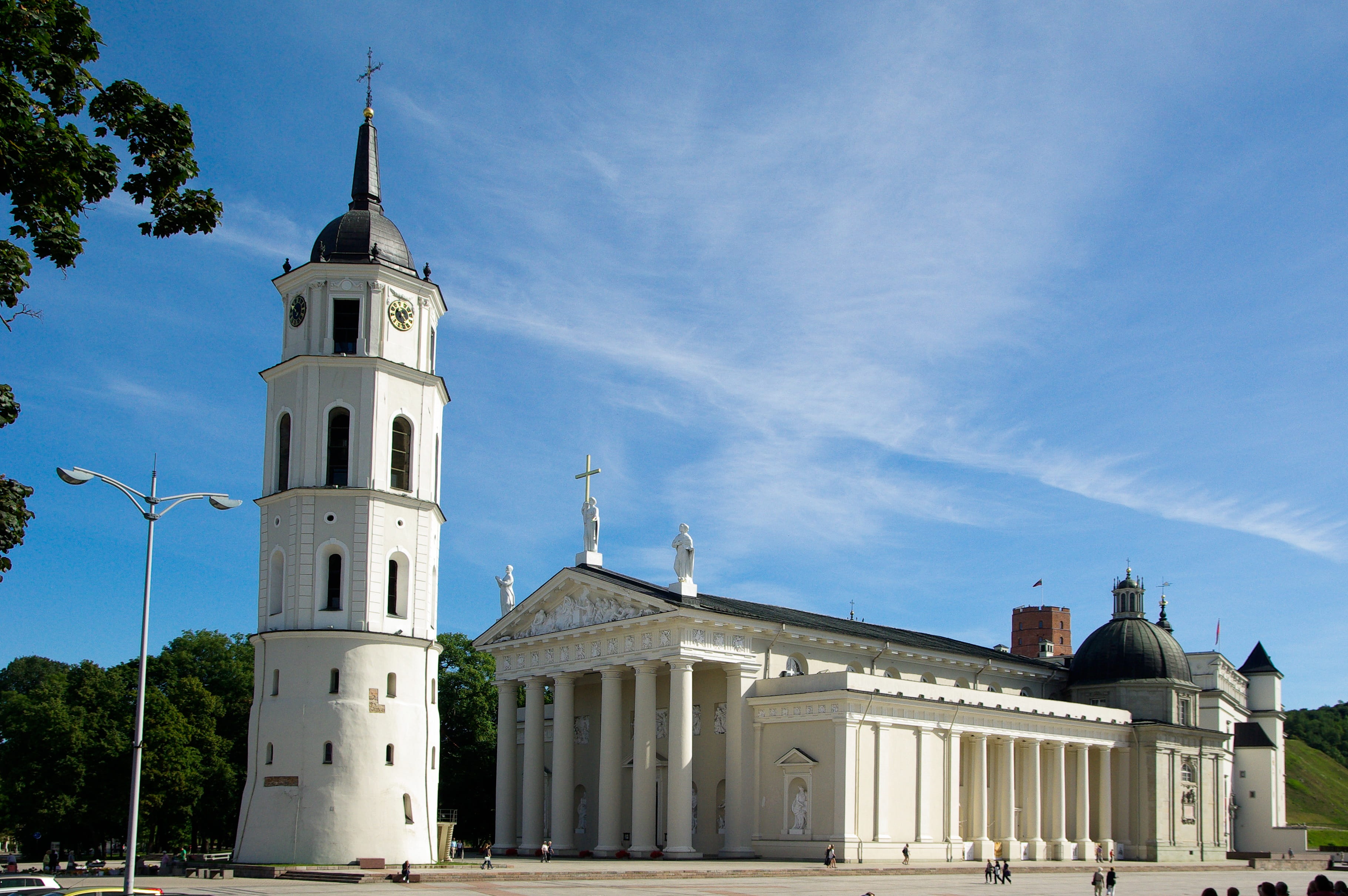 vilnius, low angle view, dome, blue, belief, sky, skies, government, white, architectural column, outdoors, spirituality, tourism, Vilnius, day, concrete, HD Wallpaper