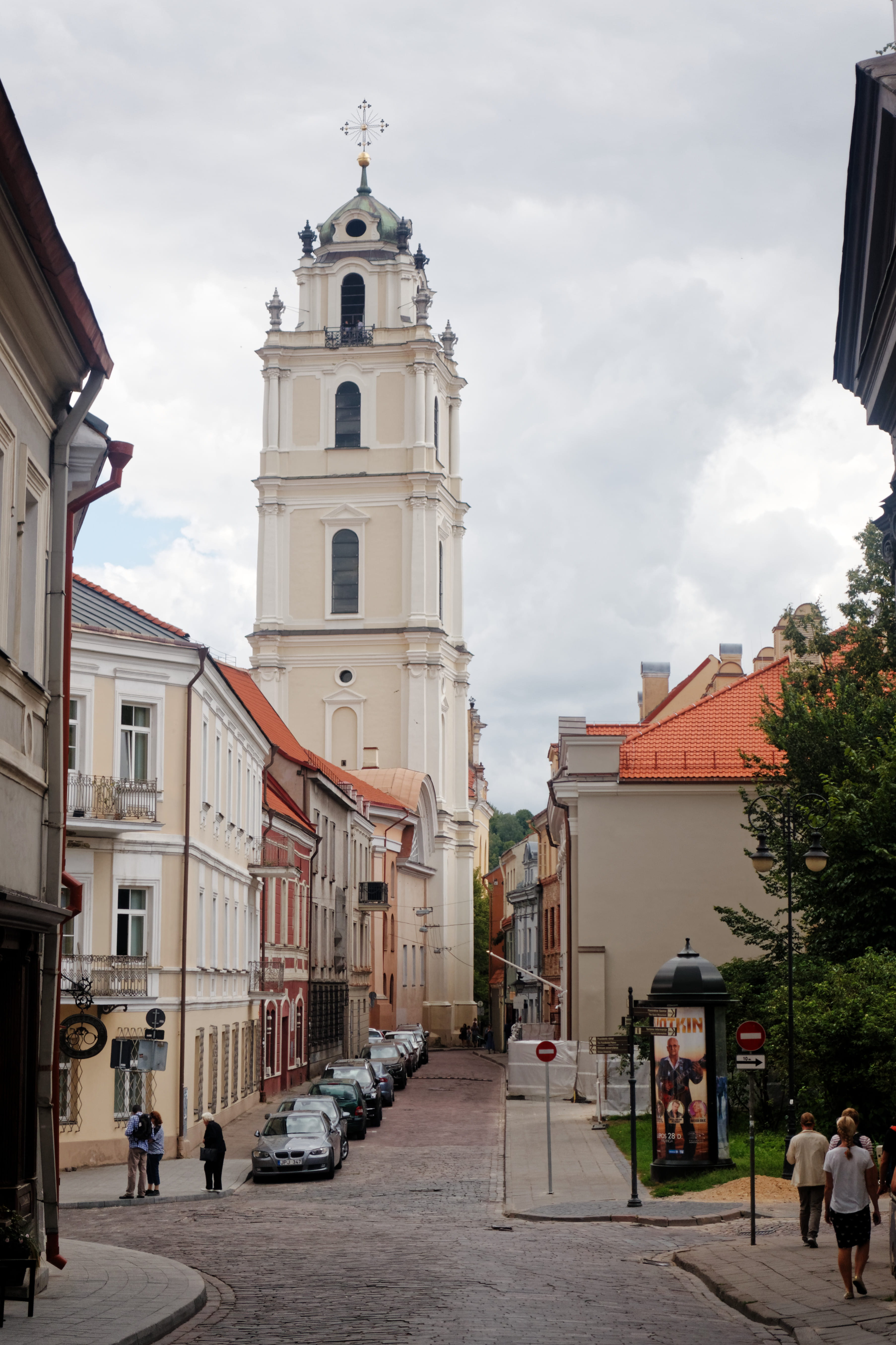 cloud - sky, transportation, place of worship, spirituality, architecture, city, 5K, car, incidental people, vilnius, building exterior, lithuania, built structure, Phone HD Wallpaper