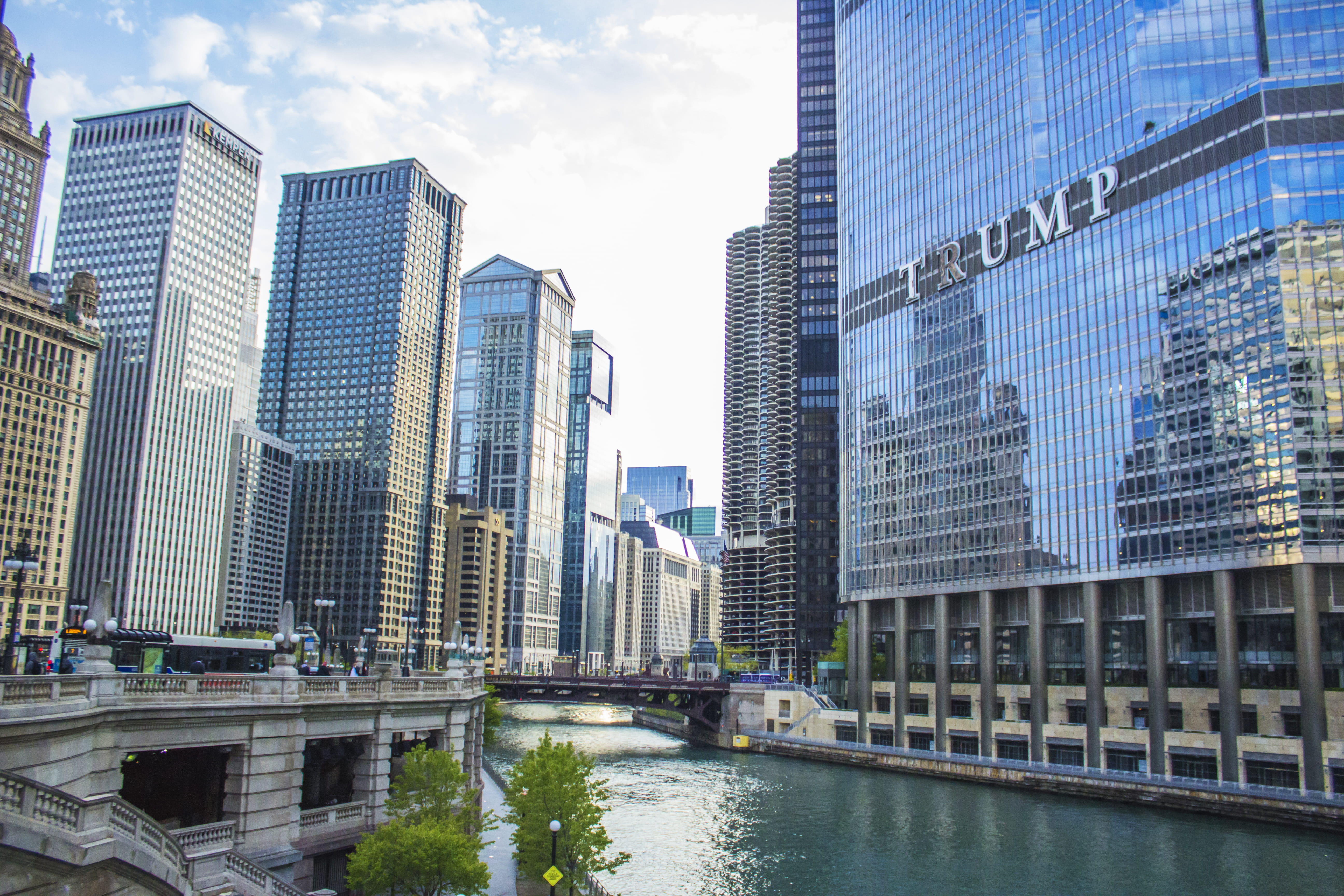 metropolis, office, office building exterior, river, architecture, financial district, water, neighborhood, sky, day, condo, skyscraper, chicago riverwalk, HD Wallpaper