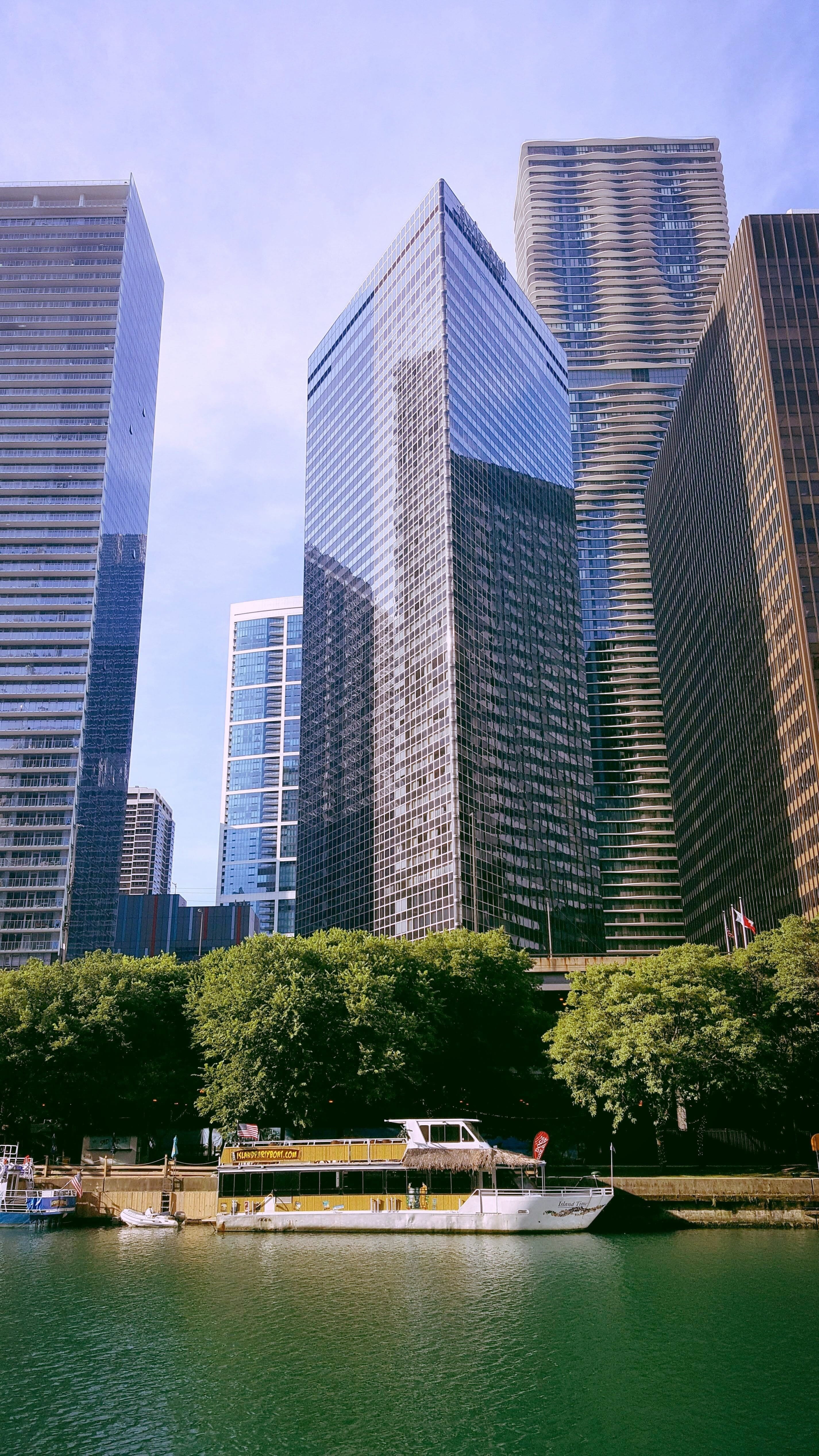 riverwalk, city, modern, financial district, sky, water, tall - high, illinois, 4K, chicago, boat, architecture, day, building, office, waterfront, reflection, Phone HD Wallpaper