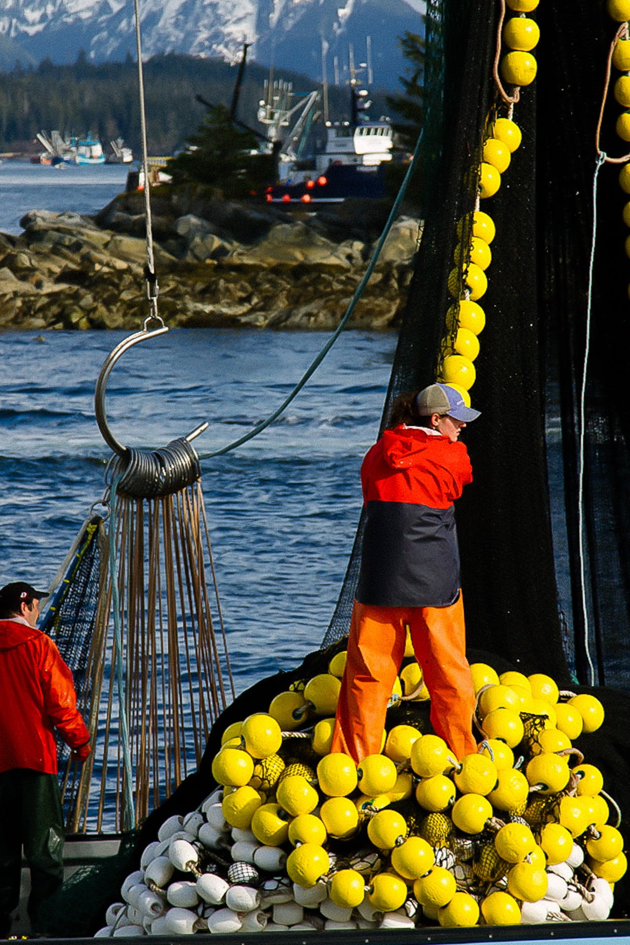 black, man, standing, sail, water, yellow, fruit, net, food and drink, rope, adult, nautical vessel, people, clothing, person, food, red, 1080P, ocean, Phone HD Wallpaper