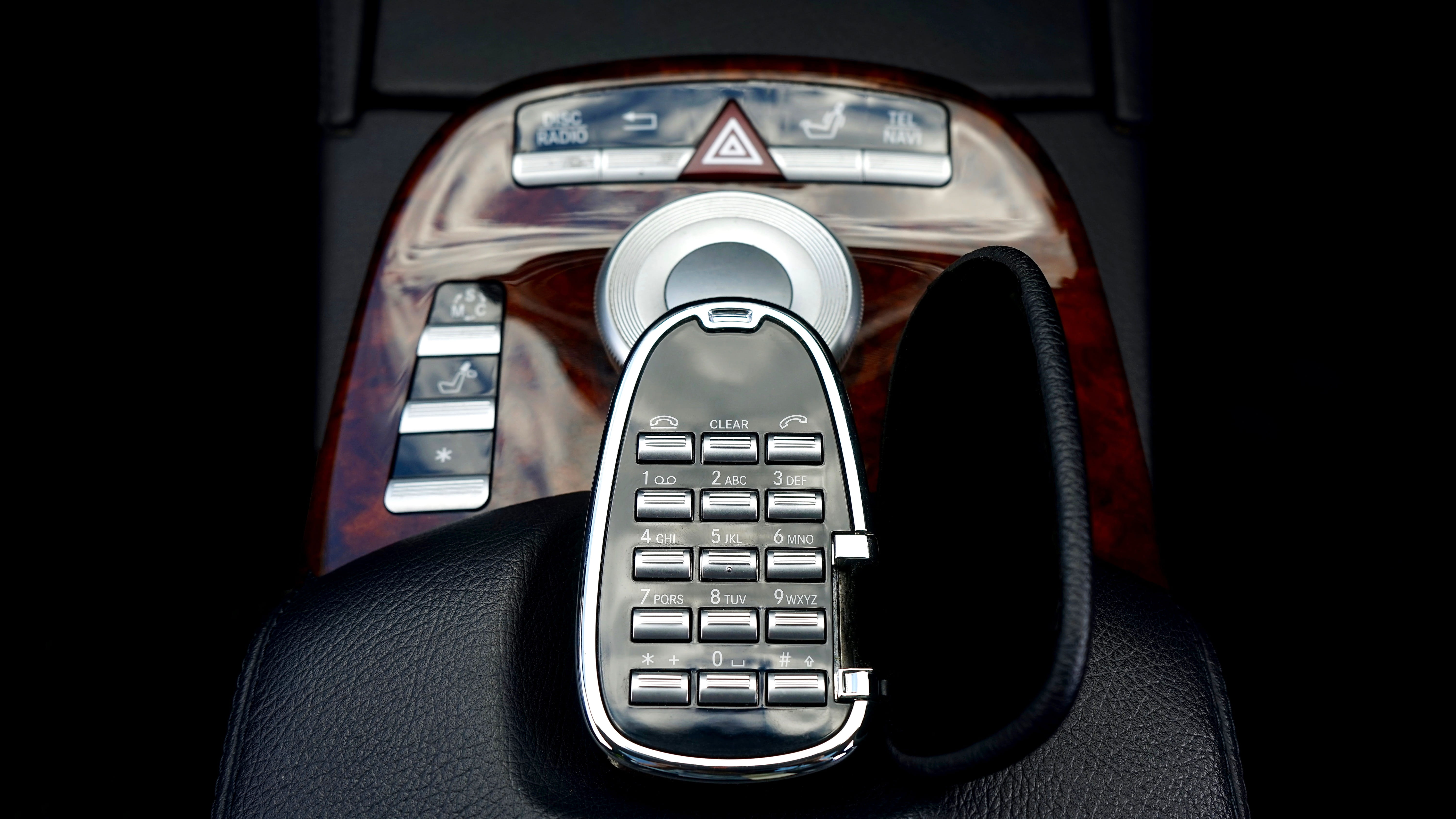 luxury, remote control, connection, vehicle seat, land vehicle, fm, inside, day, mobile, dial, smartphone, transistor, mode of transportation, contact, HD Wallpaper