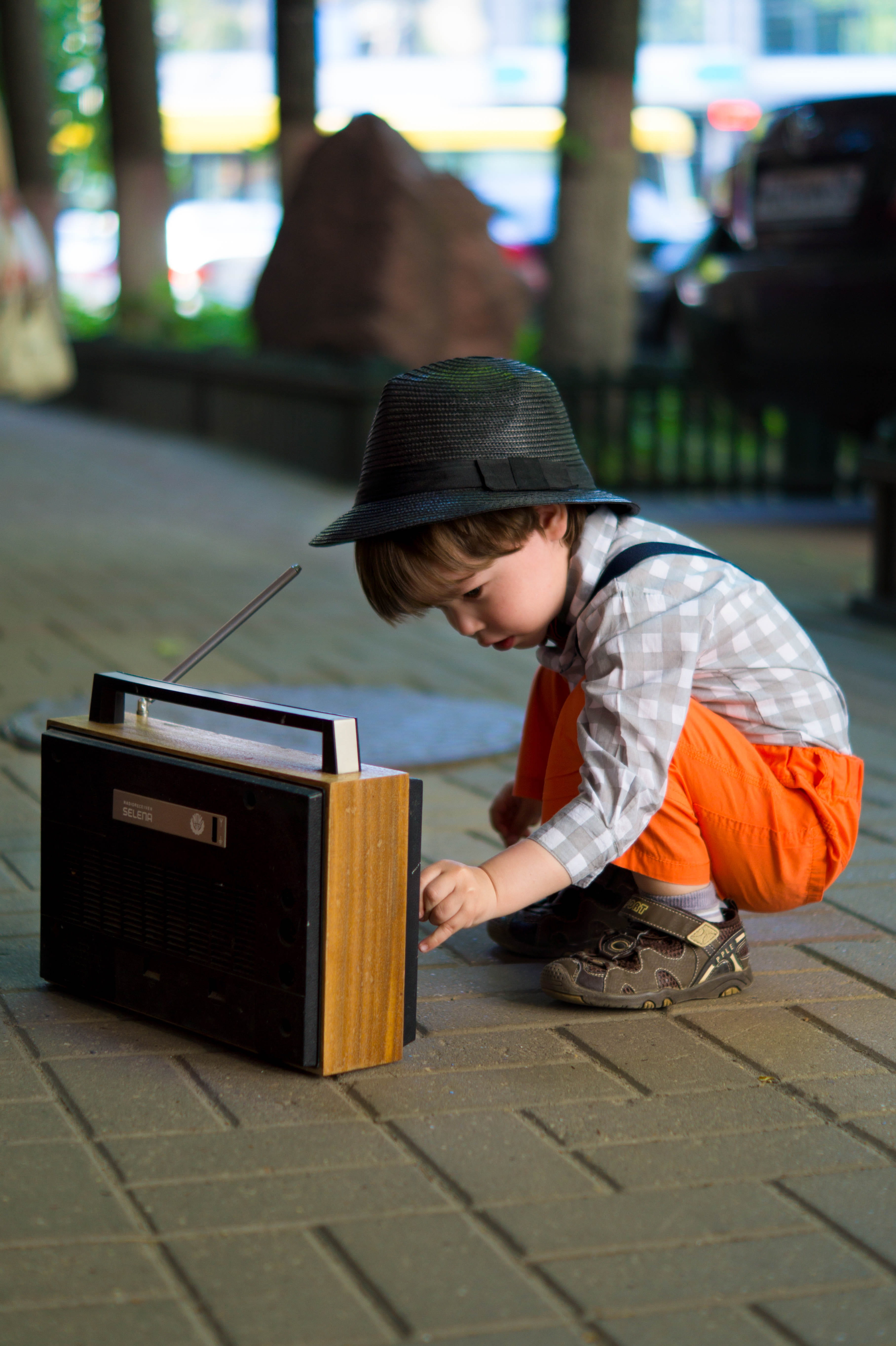 innocence, music, boys, radio, transistor, tuning, kid, day, side view, lifestyles, leisure activity, childhood, sitting, urban, blurred background, casual clothing, Phone HD Wallpaper