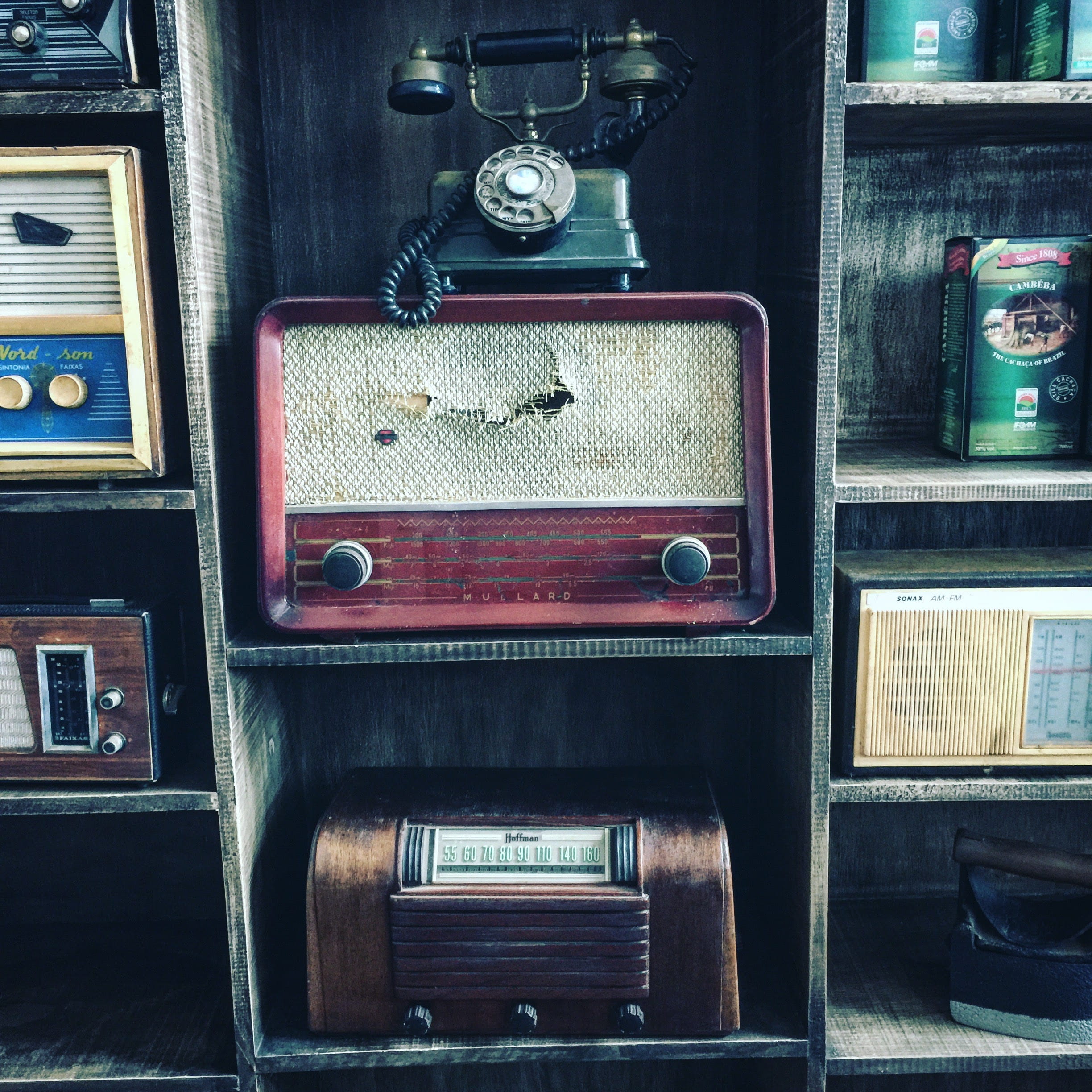 technology, house, no people, day, radio, phone, market, full frame, backgrounds, old, wood - material, telephone, antique, equipment, built structure, Phone HD Wallpaper