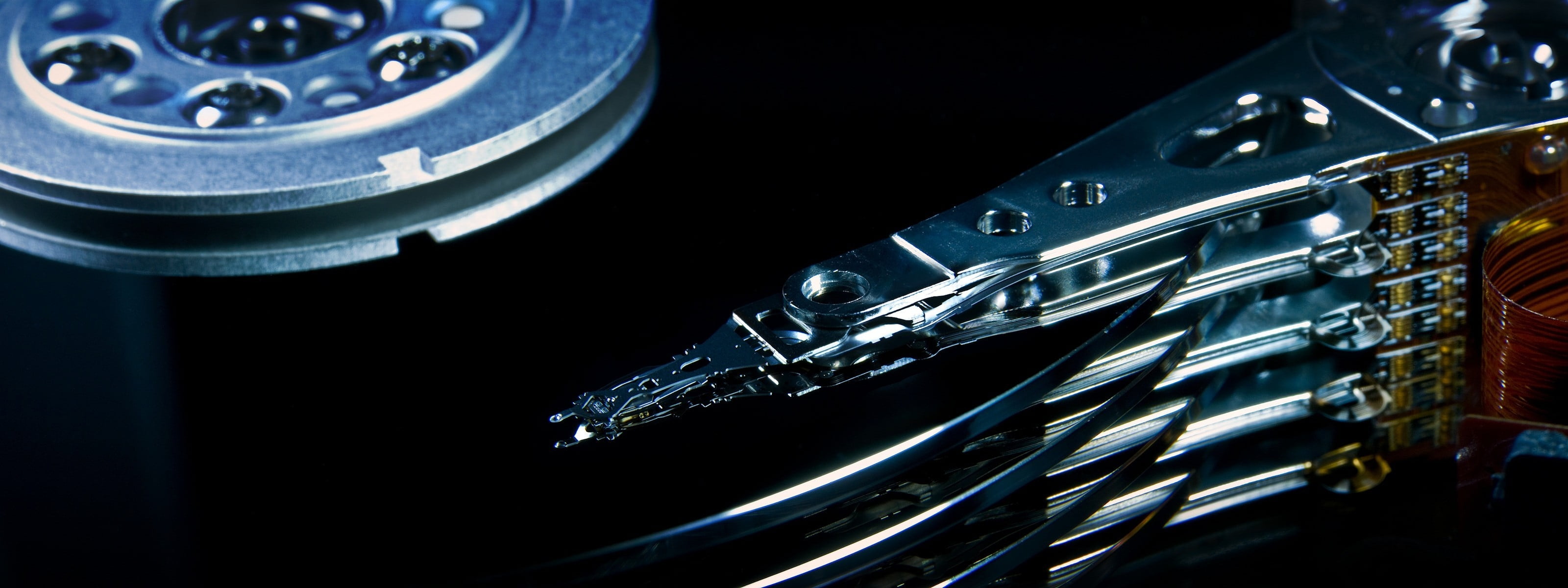 internet, gear, backgrounds, hdd, blue, aggression, wheel, disk, equipment, steel, machinery, close-up, communication, copy space, studio shot, no people, HD Wallpaper
