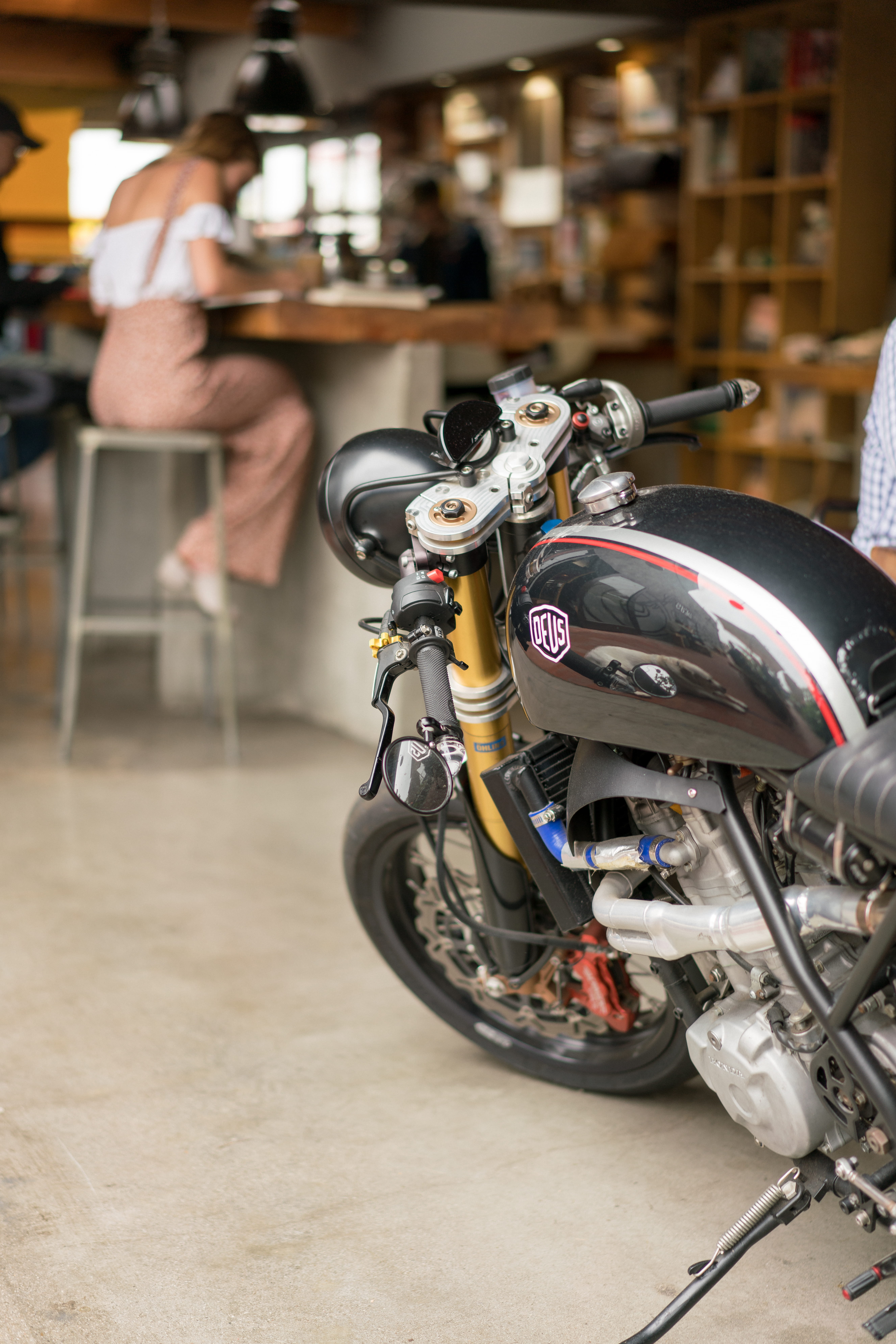 bicycle, indoors, deus ex machina - emporium of post modern activities, occupation, working, men, adult, city, land vehicle, 8K, transportation, united states, Phone HD Wallpaper