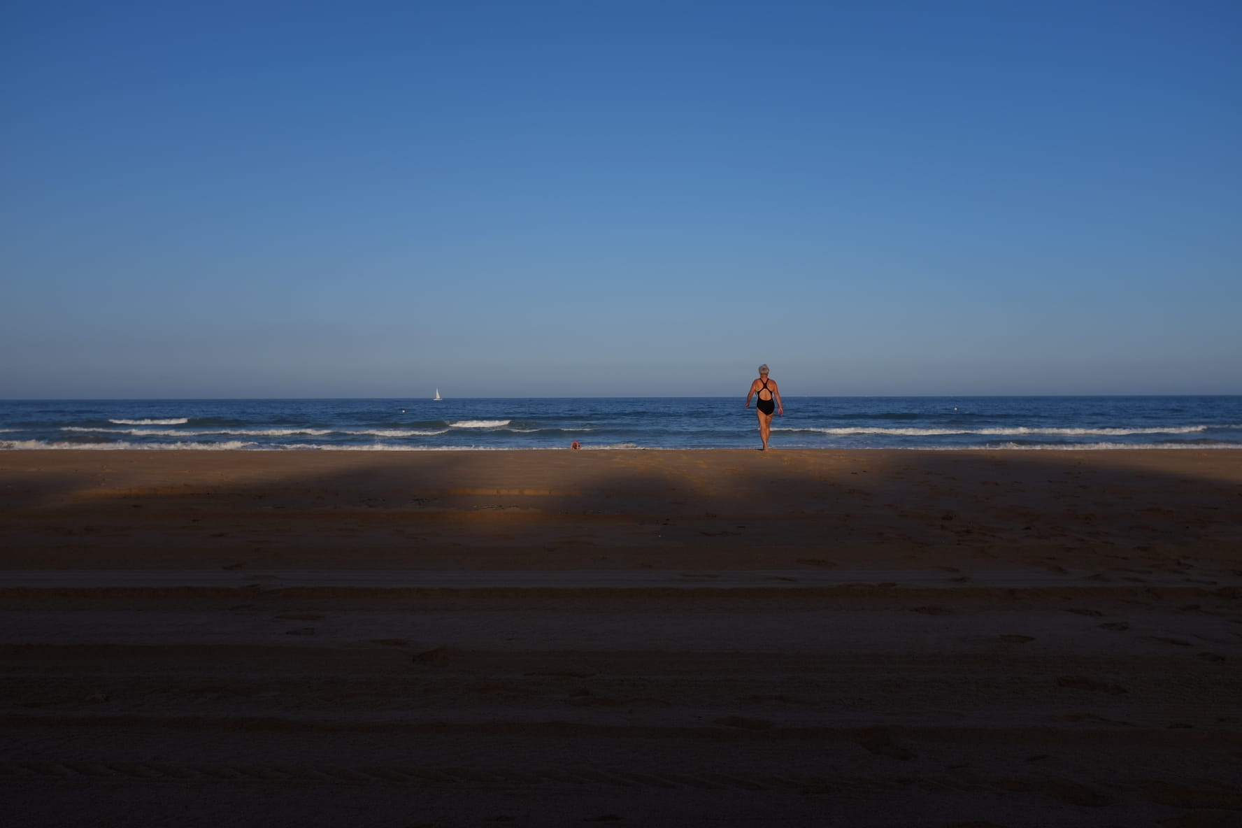 person, vacations, one Person, ocean, land, daytime, travel Locations, facing, sand, horizon, 720P, one, clear, swimsuit, outdoors, holiday, walking on, HD Wallpaper