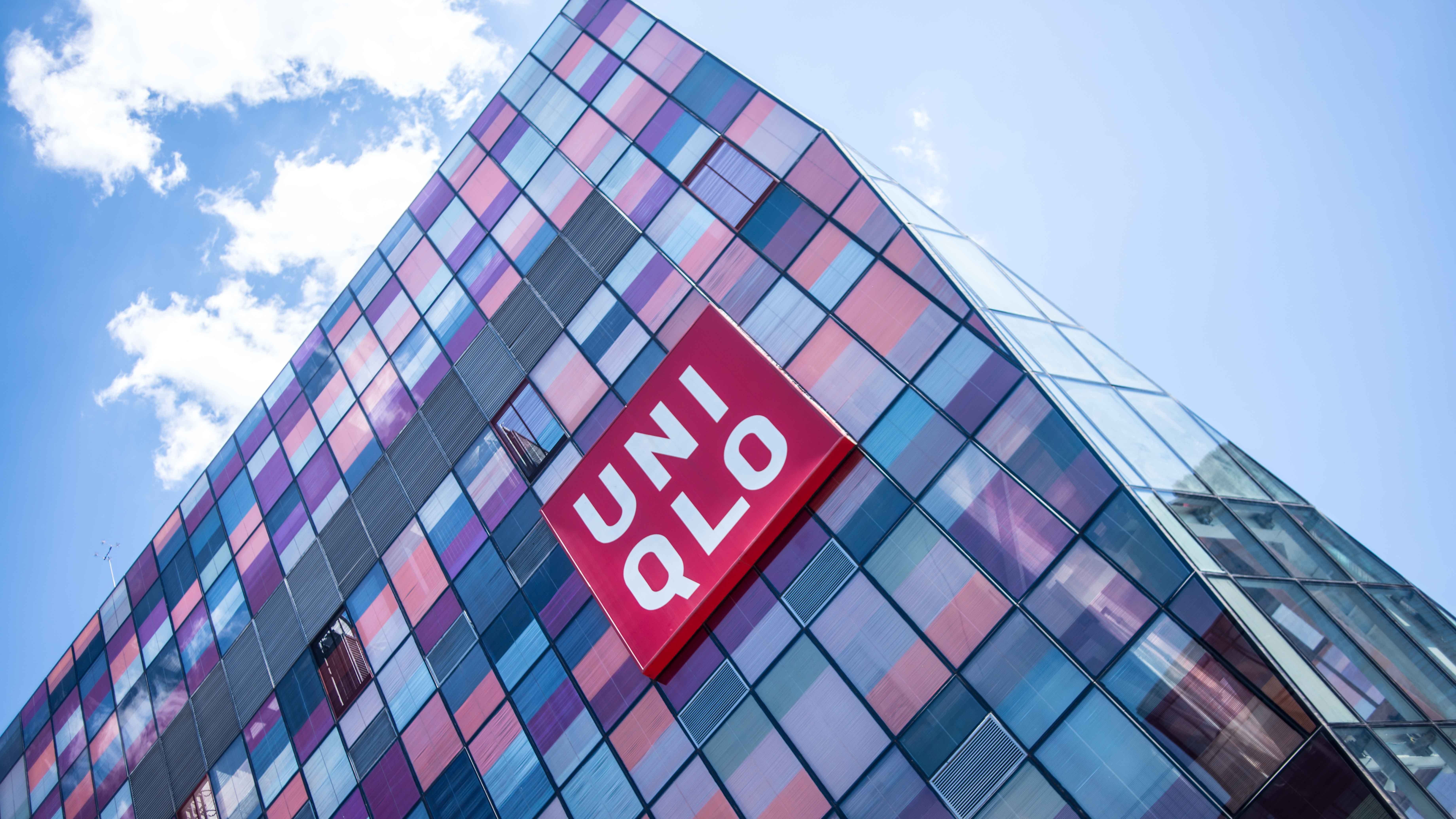 reflection, sanlitun, office building exterior, low, 5K, city, built structure, angle, uniqlo, blue, white, beijing, skyscraper, nature, red, sky, glass, HD Wallpaper