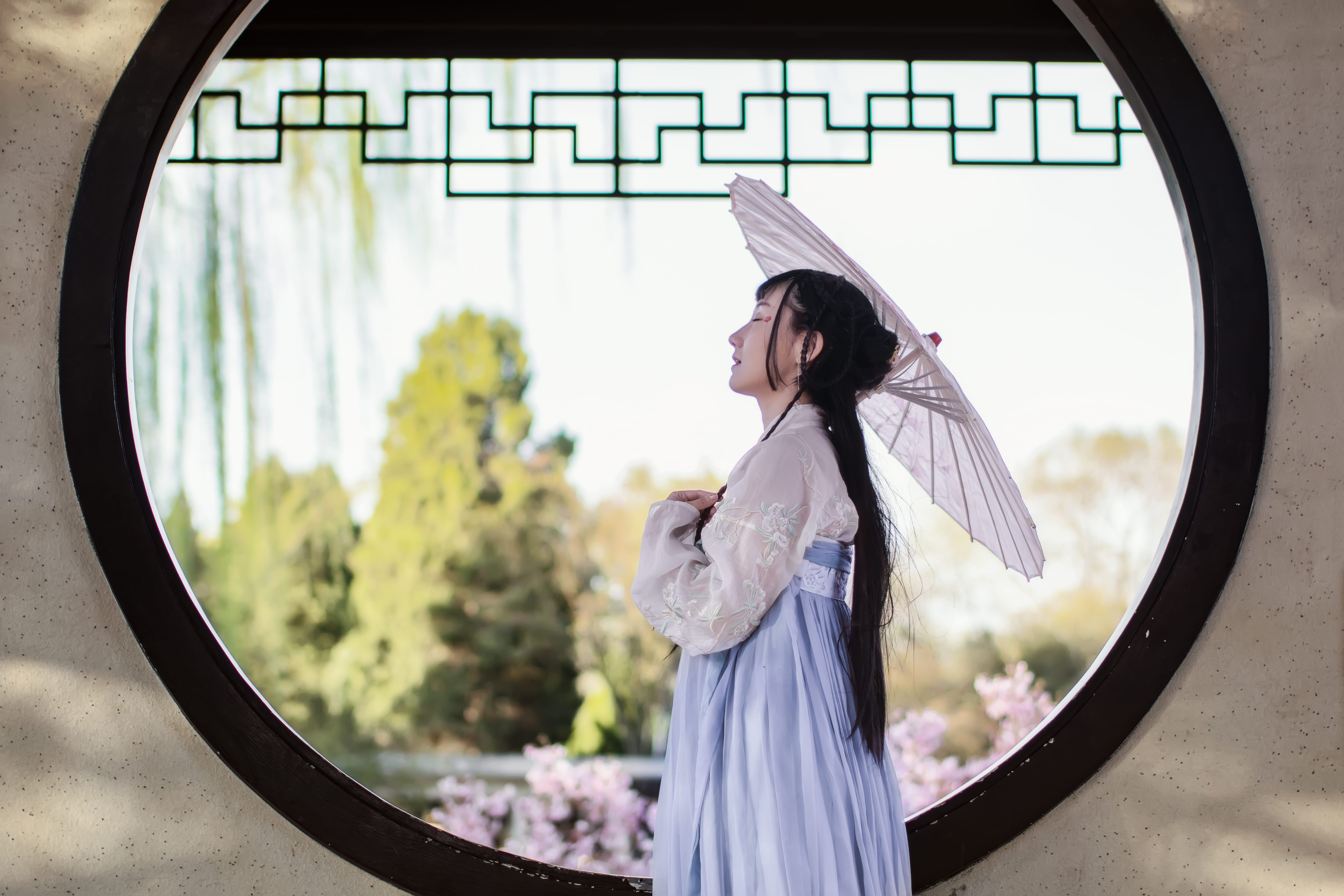 春天, woman, female, holding, adult, 古装#气质, beautiful woman, clothing, hat, 晴朗, 气质, transparent, side view, 美丽, 人像, beijing, 古装, mirror, looking away, outdoors, HD Wallpaper