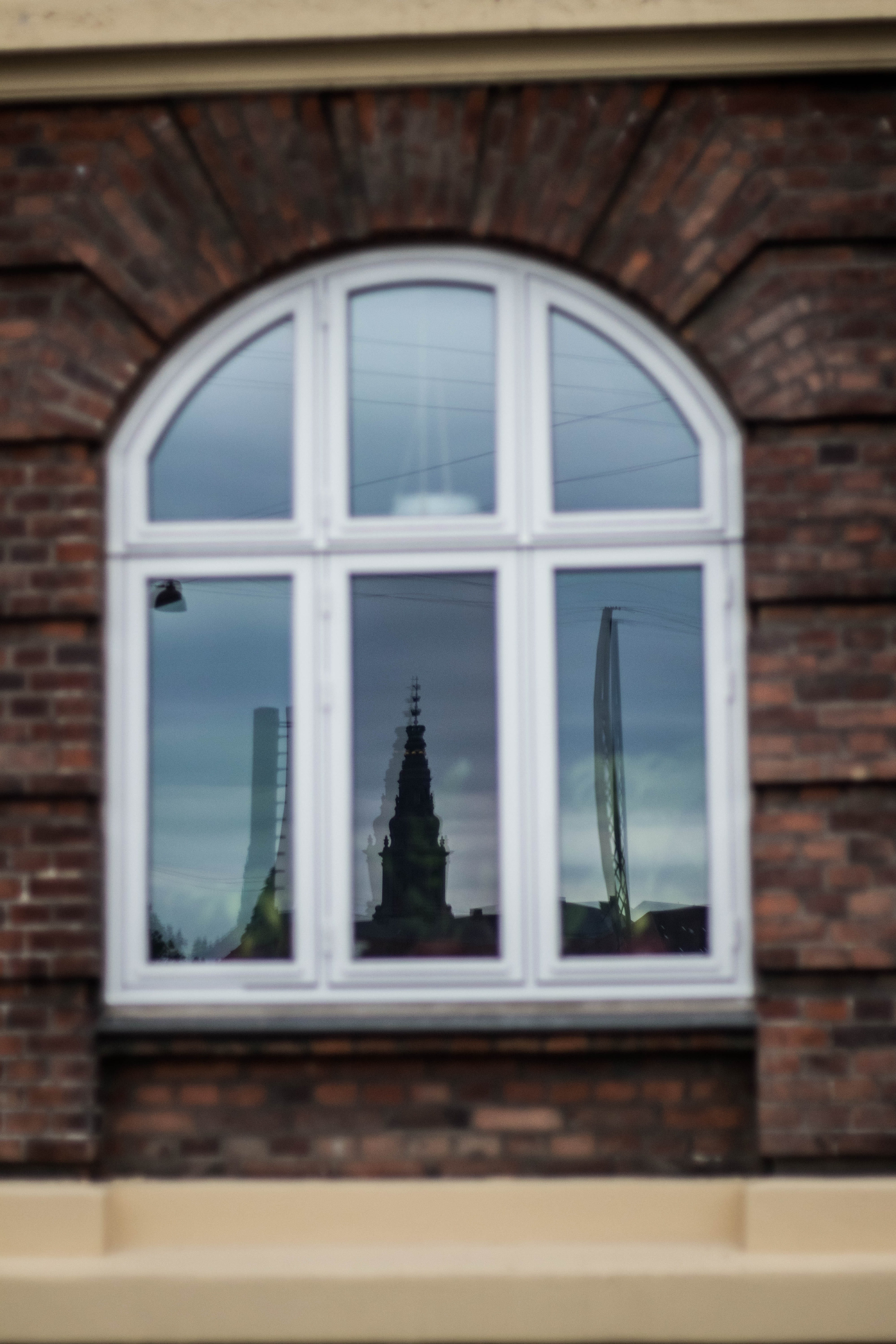 arch, brick wall, urban, buildings, 5K, interior, residential, contemporary, building exterior, house, modern, tower, town, reflection, brick, religion, Phone HD Wallpaper