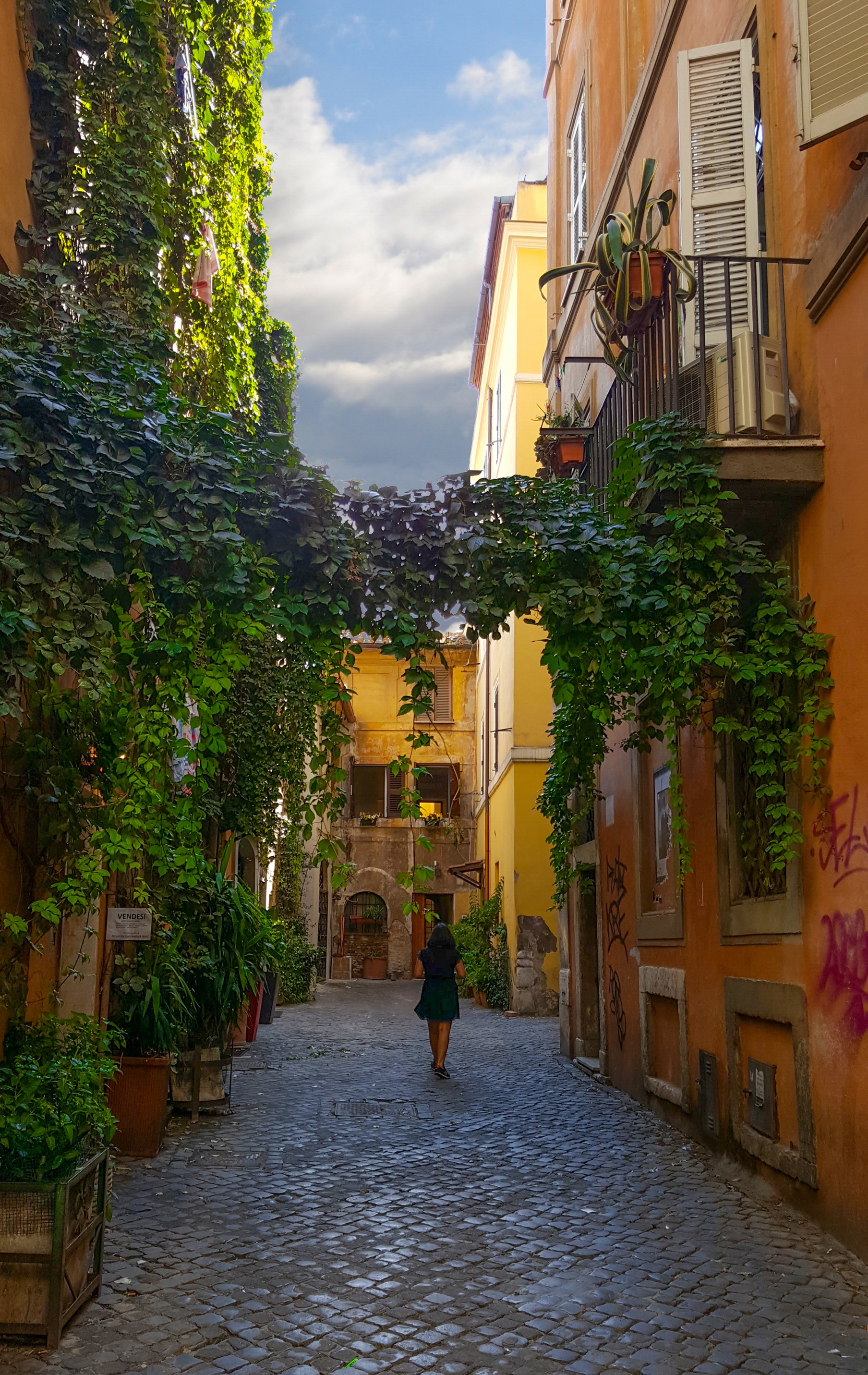 architecture, girl, travel, walked, roman, building, italian, direction, brown, lonely, lifestyles, 2K, building exterior, ivy, rome, sky, lady, residential district, Phone HD Wallpaper