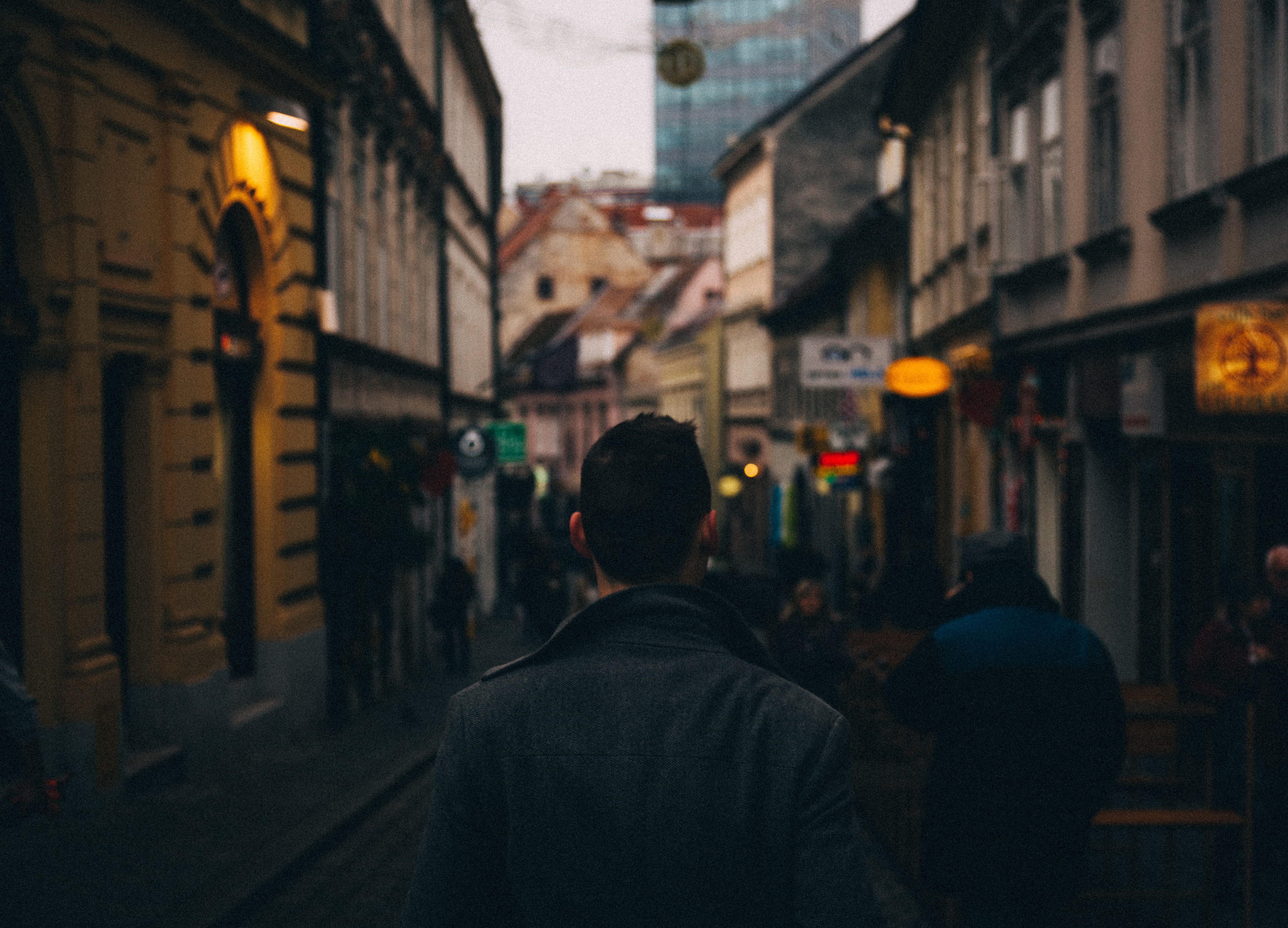 building exterior, city life, rear view, towncentre, urban, coat, built structure, hallway, back, alley, pedestrian, clothing, metropolis, overcoat, men, HD Wallpaper