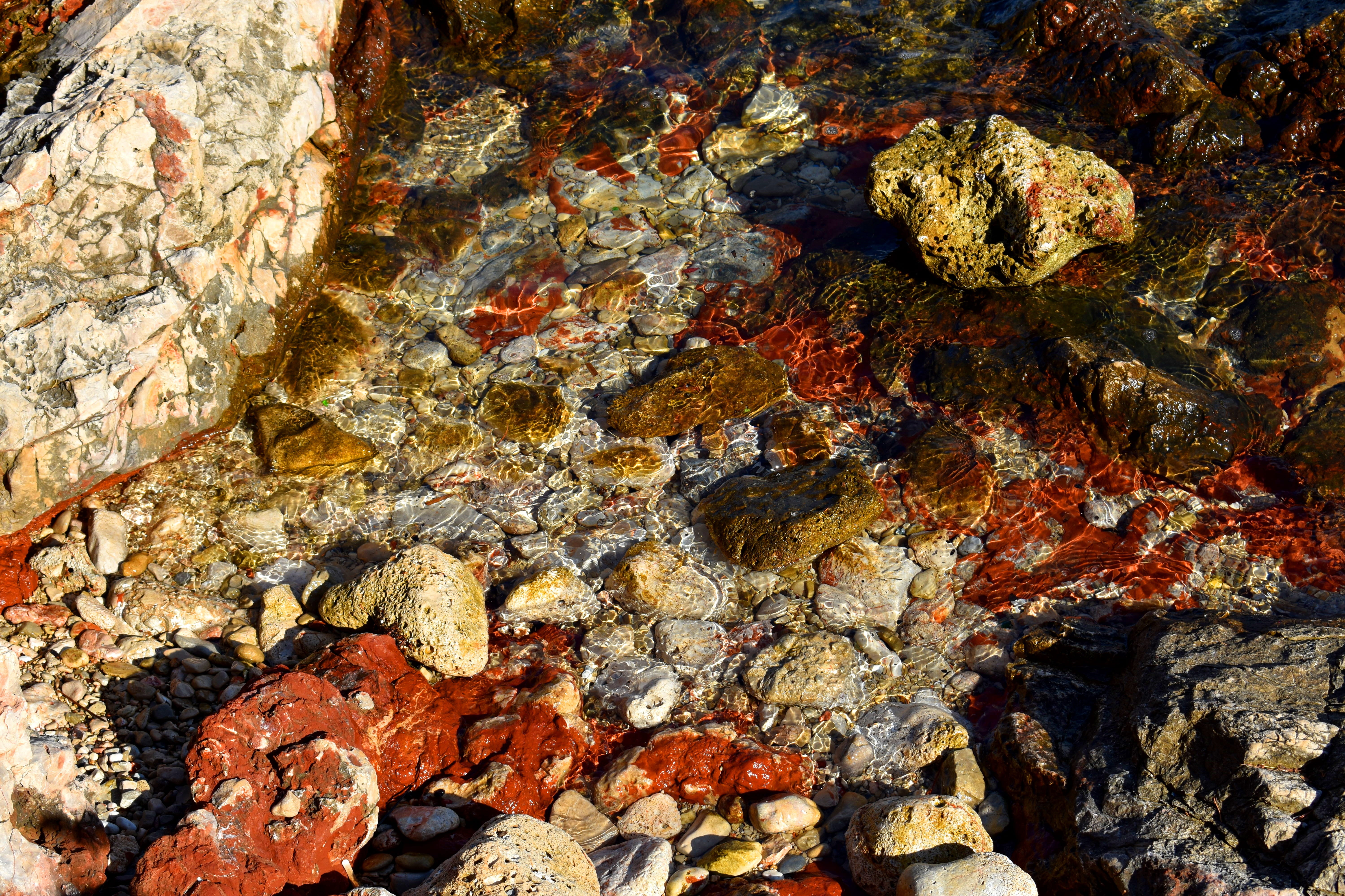 rock - object, rock, 5K, stone, shore, beauty in nature, flash, pebbles, eroded, reflection, underwater, glint, pattern, tranquility, solid, no people, HD Wallpaper