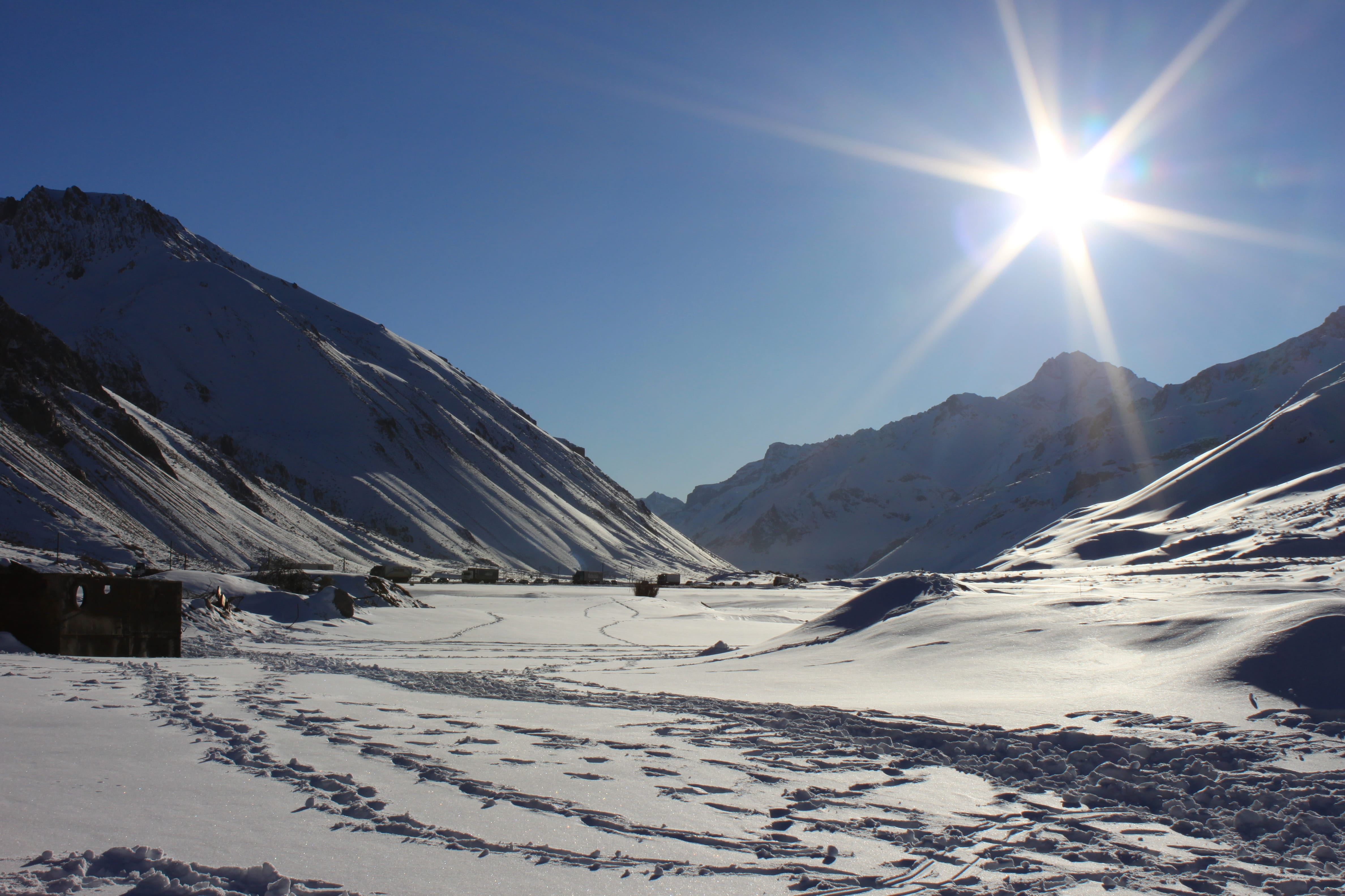 mountain Range, white, shiny, Sun, nature, blue, landscape, beauty in nature, ice, mountain, twinkles, shines, glittering, winter, rays, tranquility, bright, HD Wallpaper