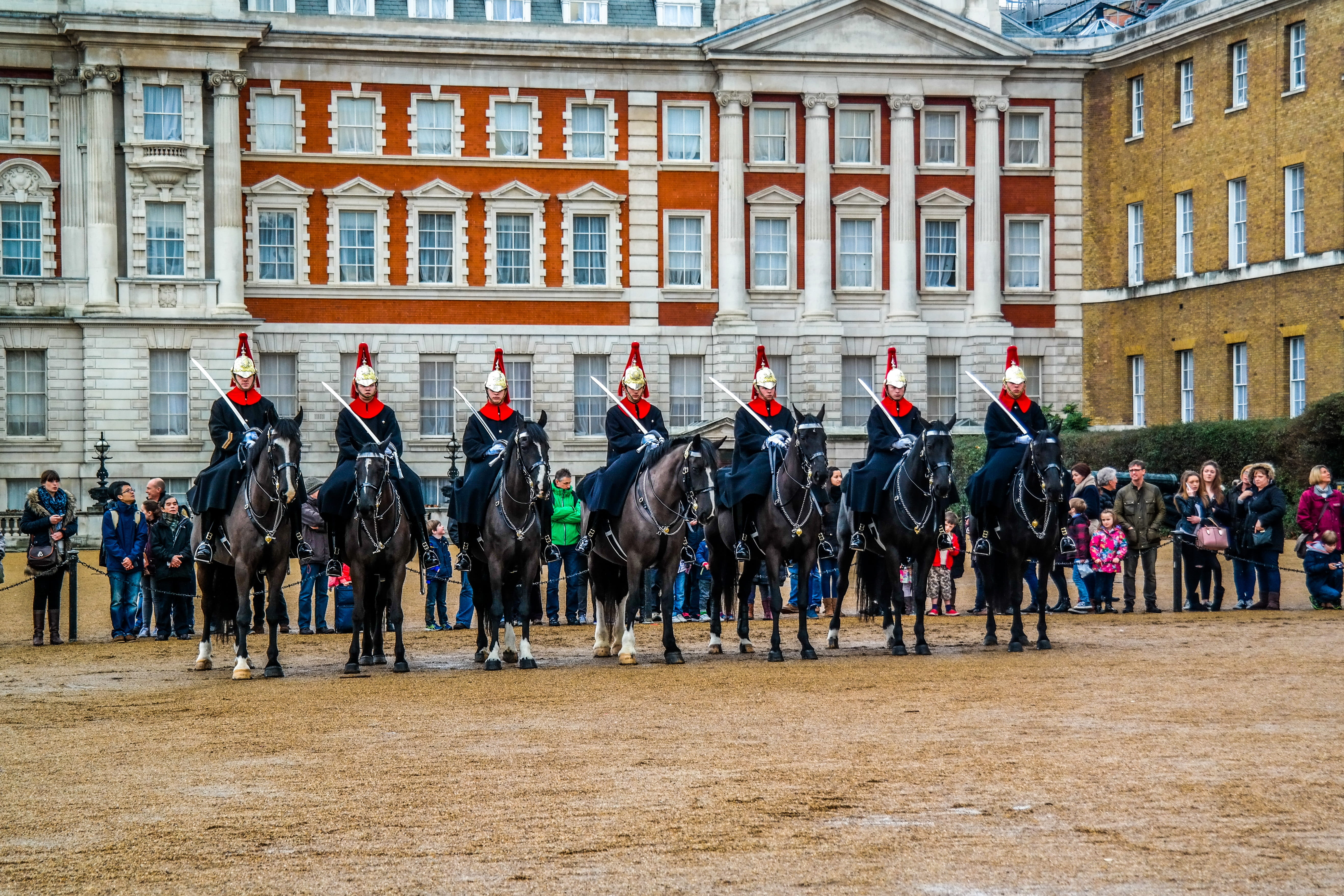 Queen, large group of people, full length, built structure, 5K, show, nation, uniform, building, kingdom, Republican Guard, England, adult, clothing, day, HD Wallpaper