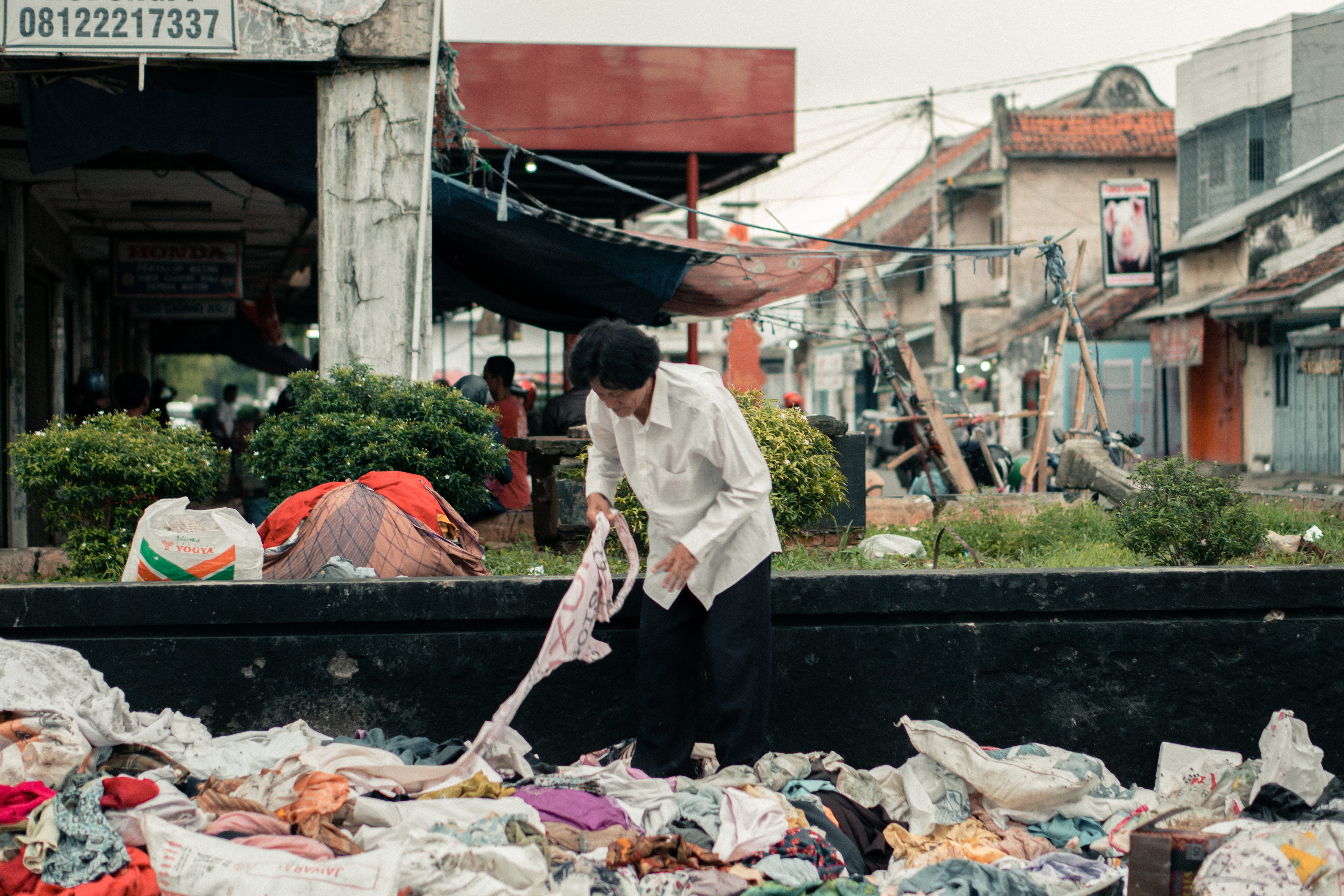 for sale, humaninterest, streetjakarta, hopeless, street, jakarta, 5K, outdoors, one person, full length, picking, working, streetphotography, architecture, HD Wallpaper