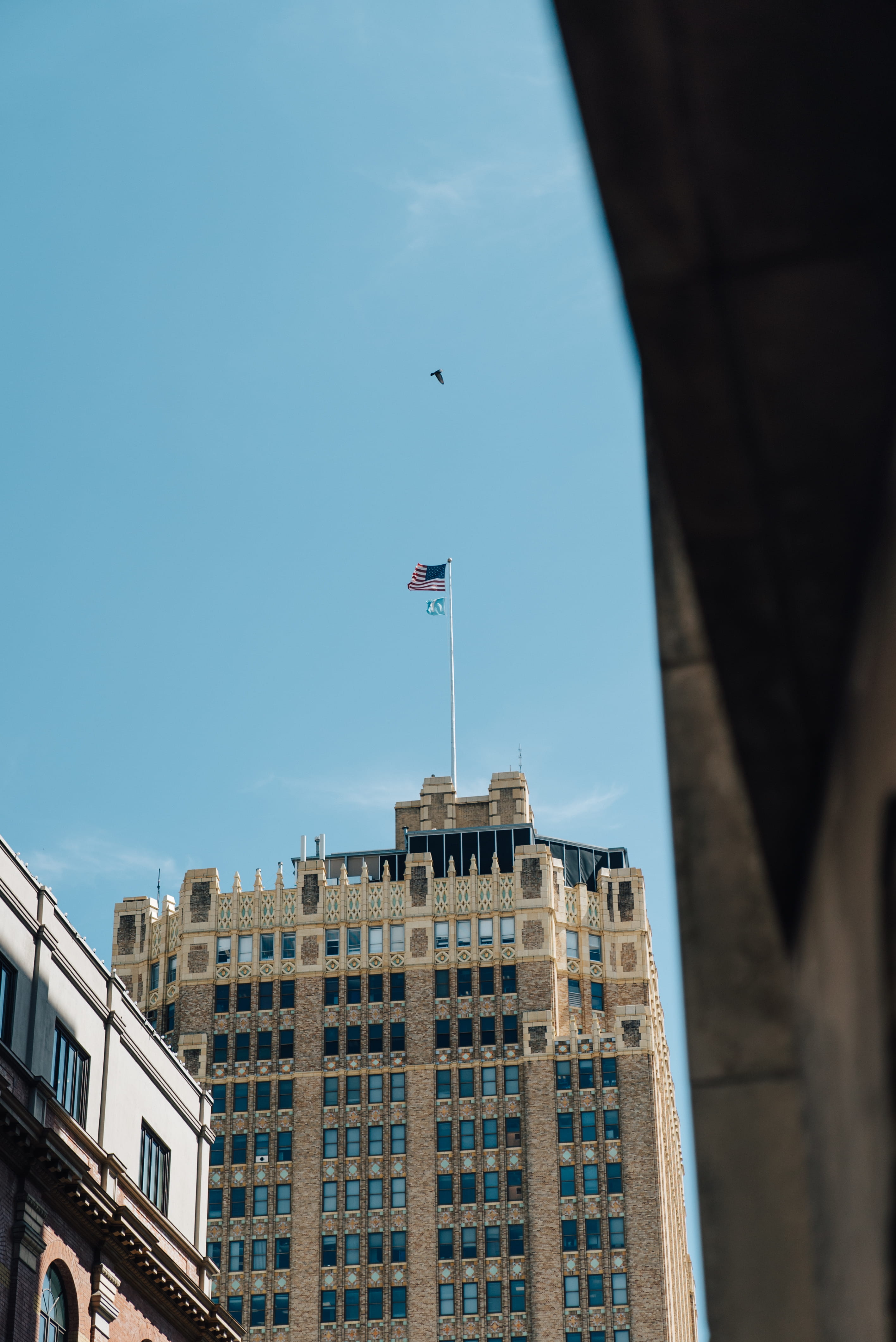 city, sunlight, nature, building exterior, national icon, outdoors, building, window, transportation, flag, no people, patriotism, spire, bird, blue, 4K, Phone HD Wallpaper