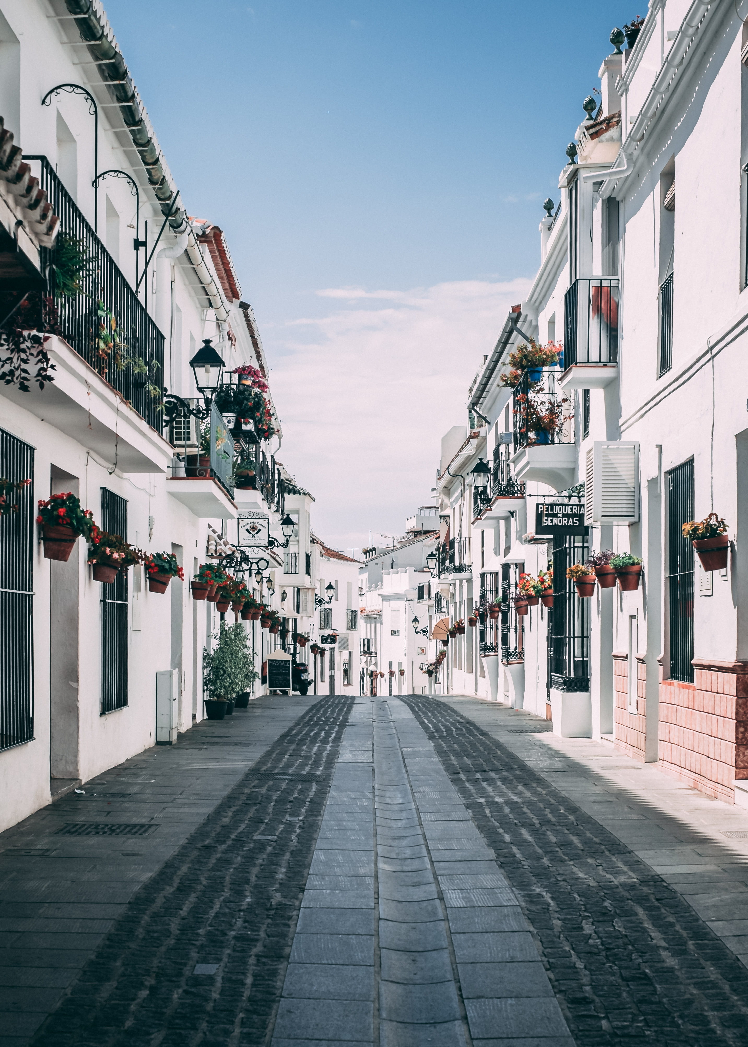 row house, houses, buildings, 4K, town, outdoors, the way forward, balcony, architecture, city, pathway, day, residential district, building, alley, diminishing perspective, Phone HD Wallpaper