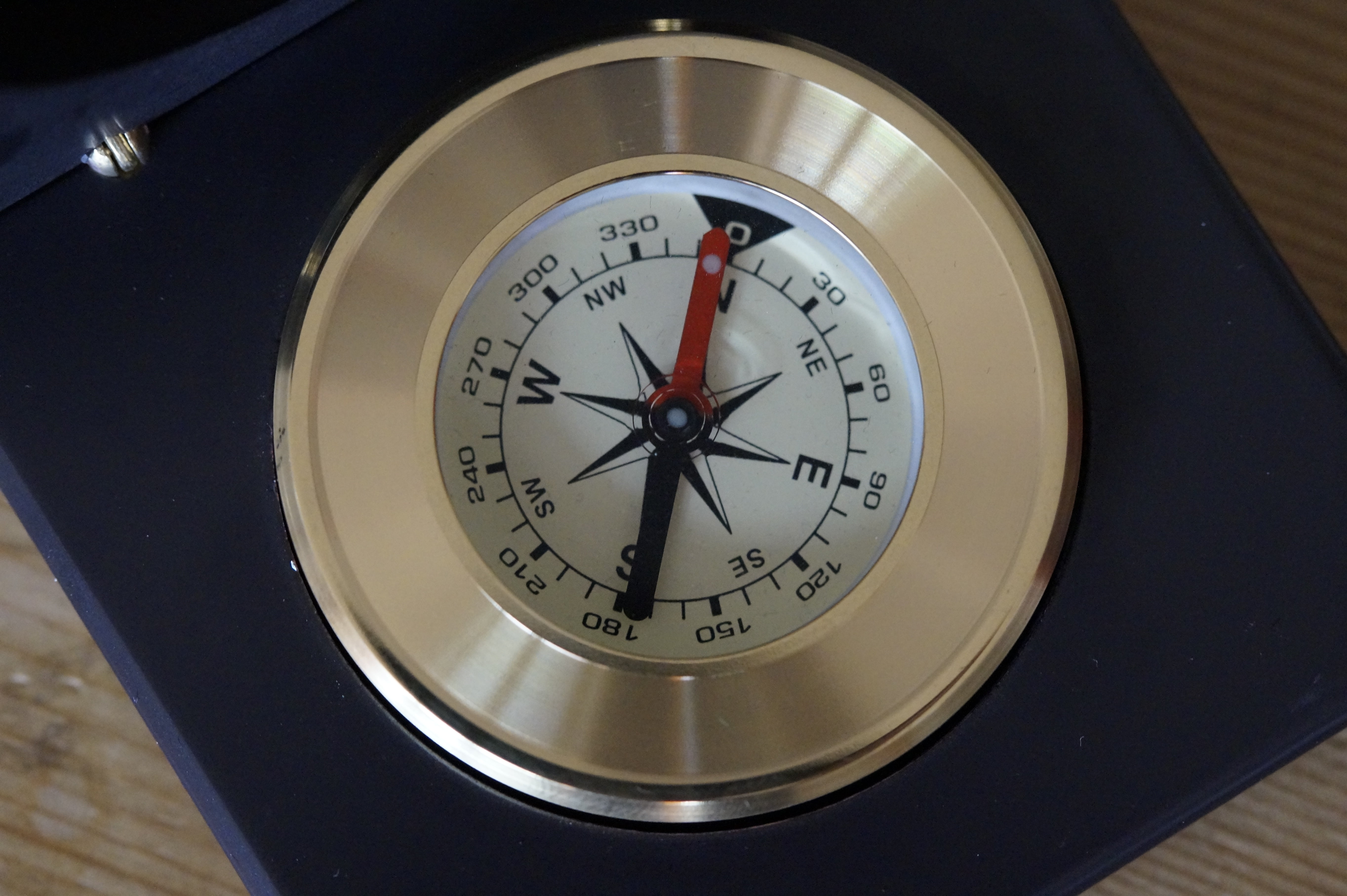 circle, indoors, direction, show, directory, north, windrose, navigational compass, orient, navigate, high angle view, guidance, points of the compass, HD Wallpaper