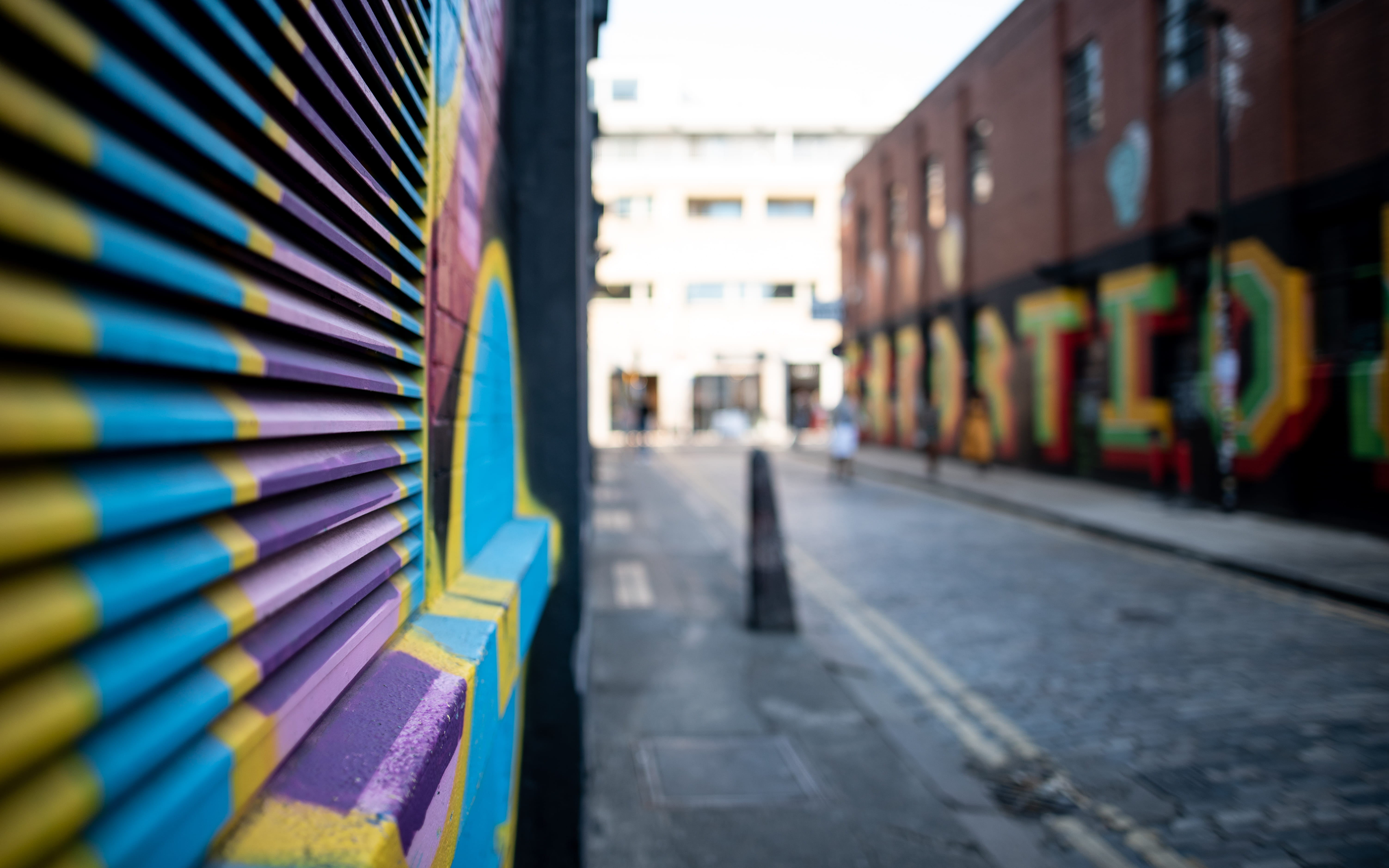 10 redchurch st, vehicle, person, train, transportation, 5K, united kingdom, stack, road, handrail, building exterior, home decor, pavement, close-up, HD Wallpaper