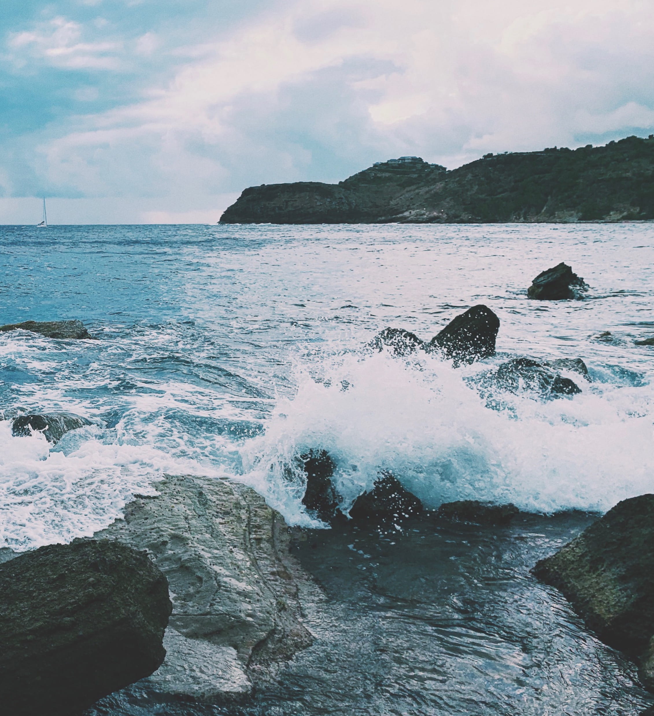 nature, sport, solid, greater london, sky, motion, united kingdom, beauty in nature, beach, cloud - sky, power in nature, wave, rocky coastline, land, horizon over water, Phone HD Wallpaper
