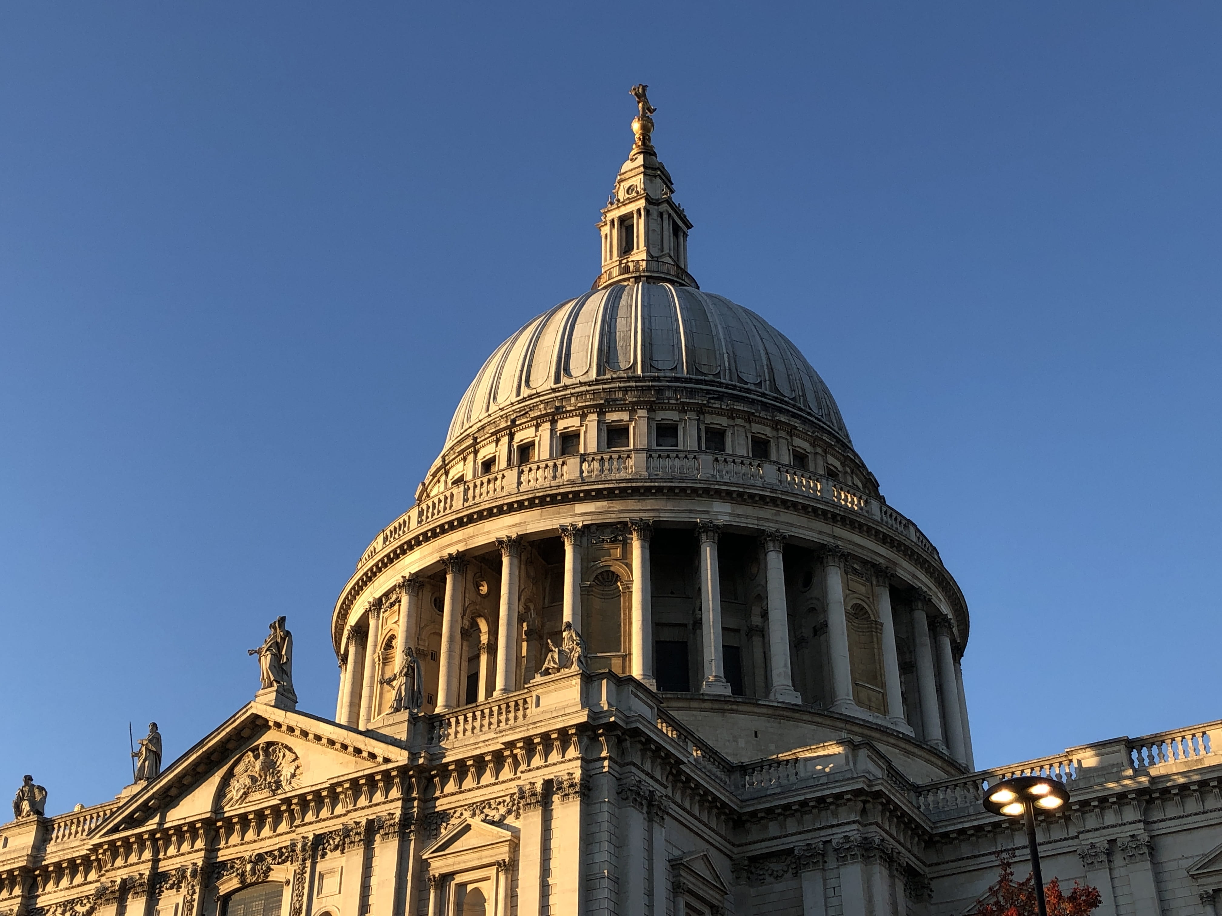city, christopher wren, built structure, united kingdom, blue, place of worship, autumn, landmark, blue sky, sky, 316 st. pauls churchyard, government, HD Wallpaper