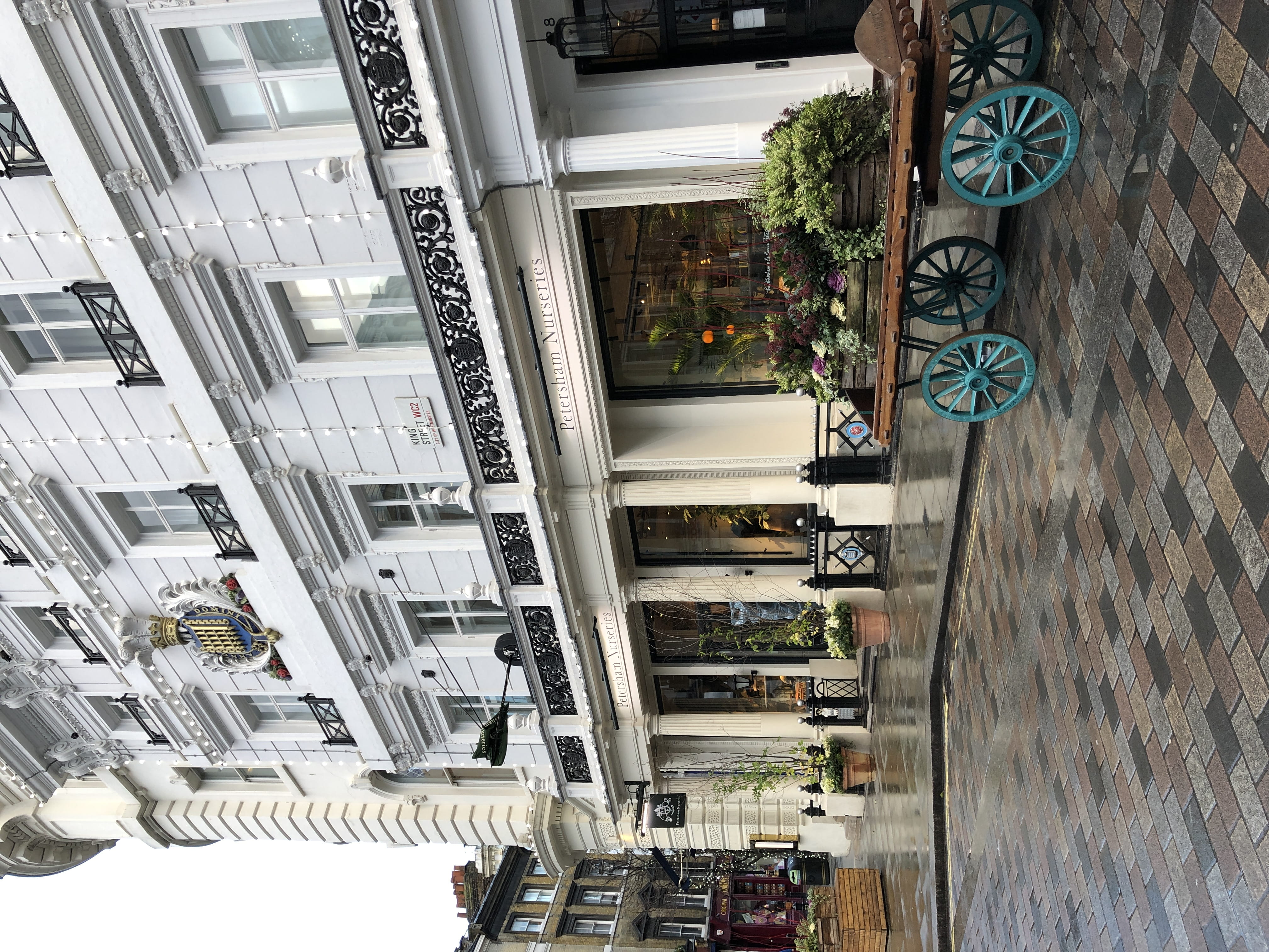 16 king st, machine, building exterior, 4K, window, vehicle, London street, pedestrian, united kingdom, greater london, Petersham Nurseries, incidental people, HD Wallpaper
