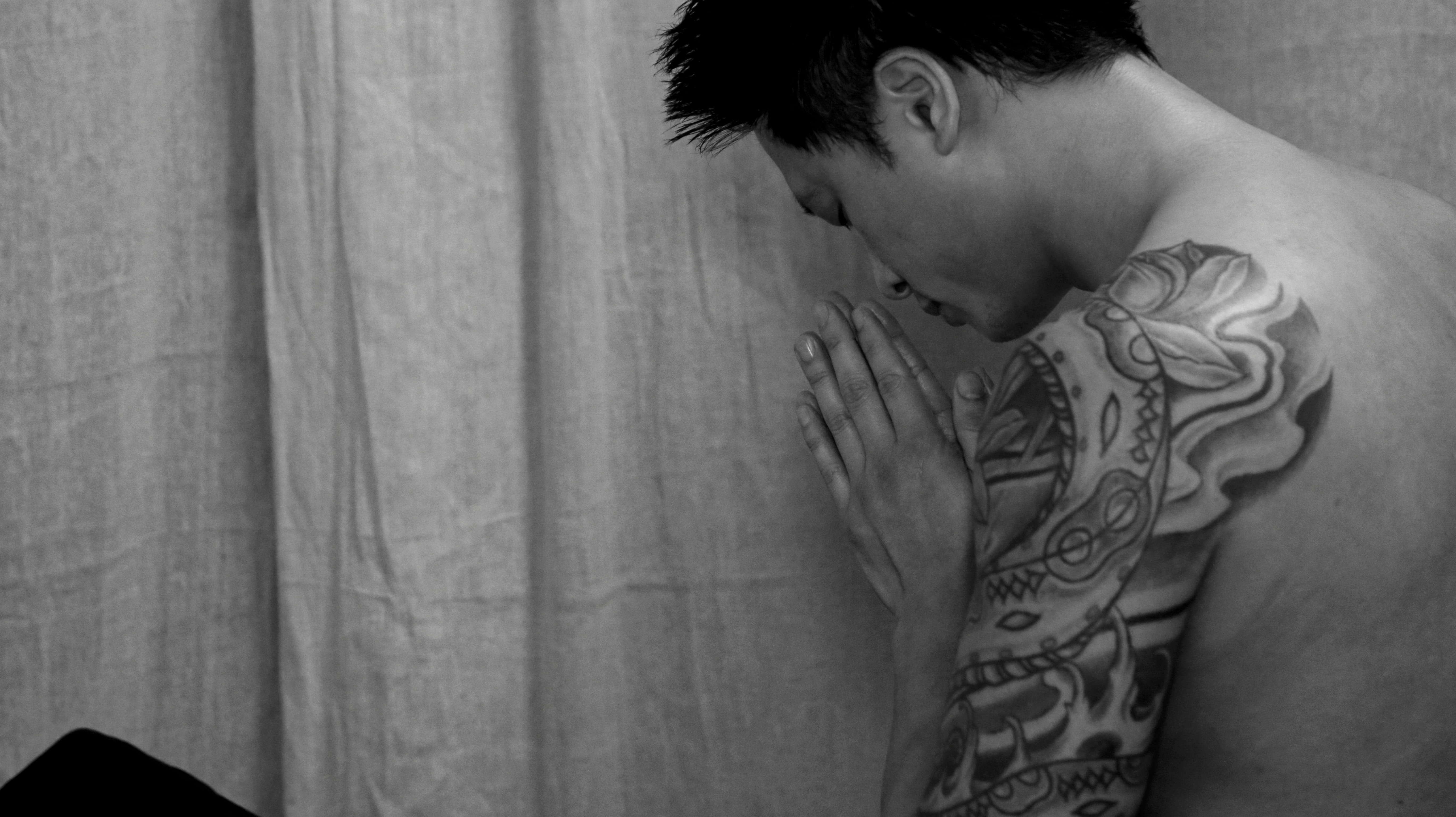 london, real people, tatto, pattern, peace, human body part, lifestyles, portrait, balance, infinity, mid adult, adult, man, copy space, one person, harmony, HD Wallpaper