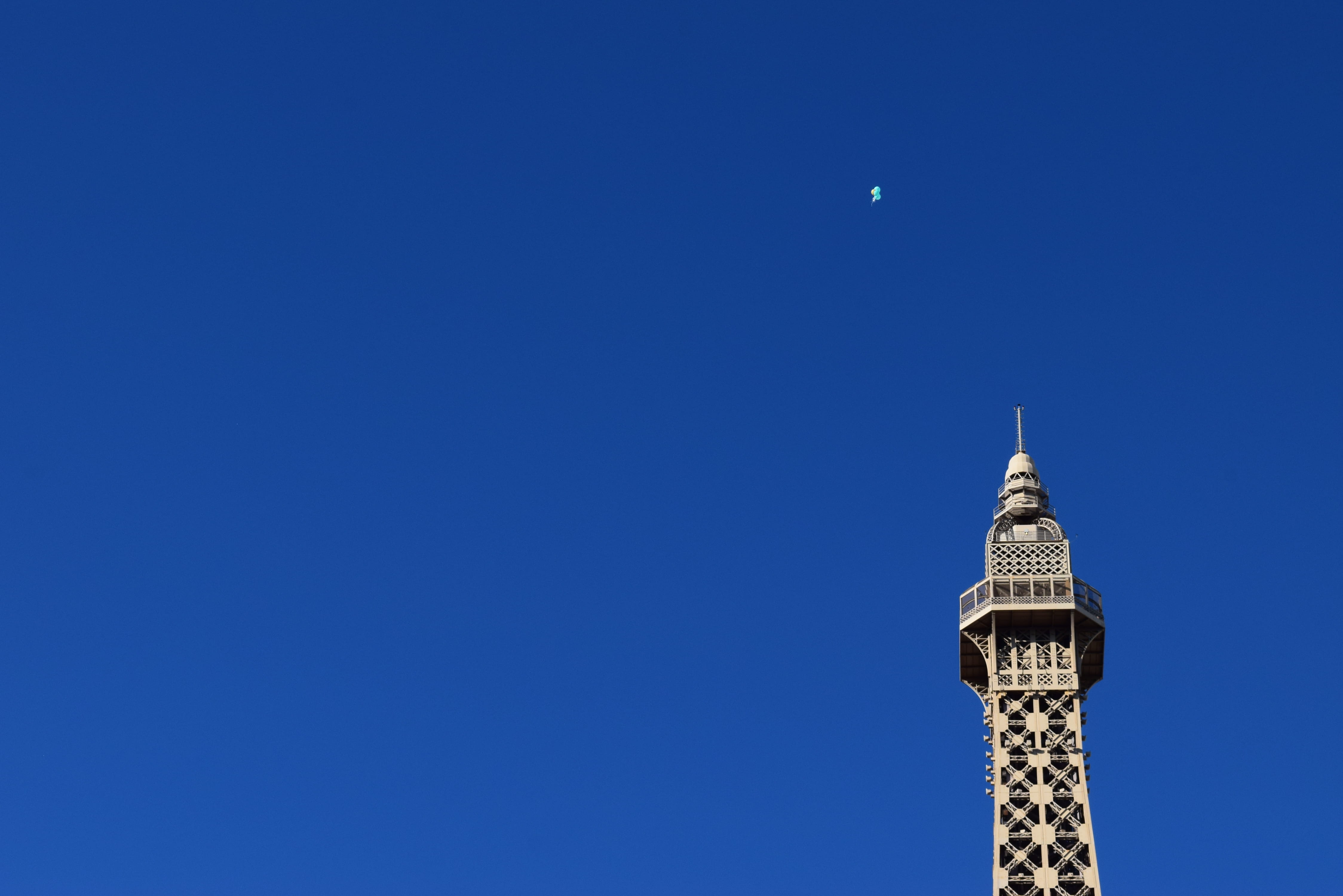 copy space, ballons, outdoors, ski, moon, travel, skyscraper, full moon, tower, nature, low angle view, spire, 4K, sky, tourism, city, blue, no people, HD Wallpaper