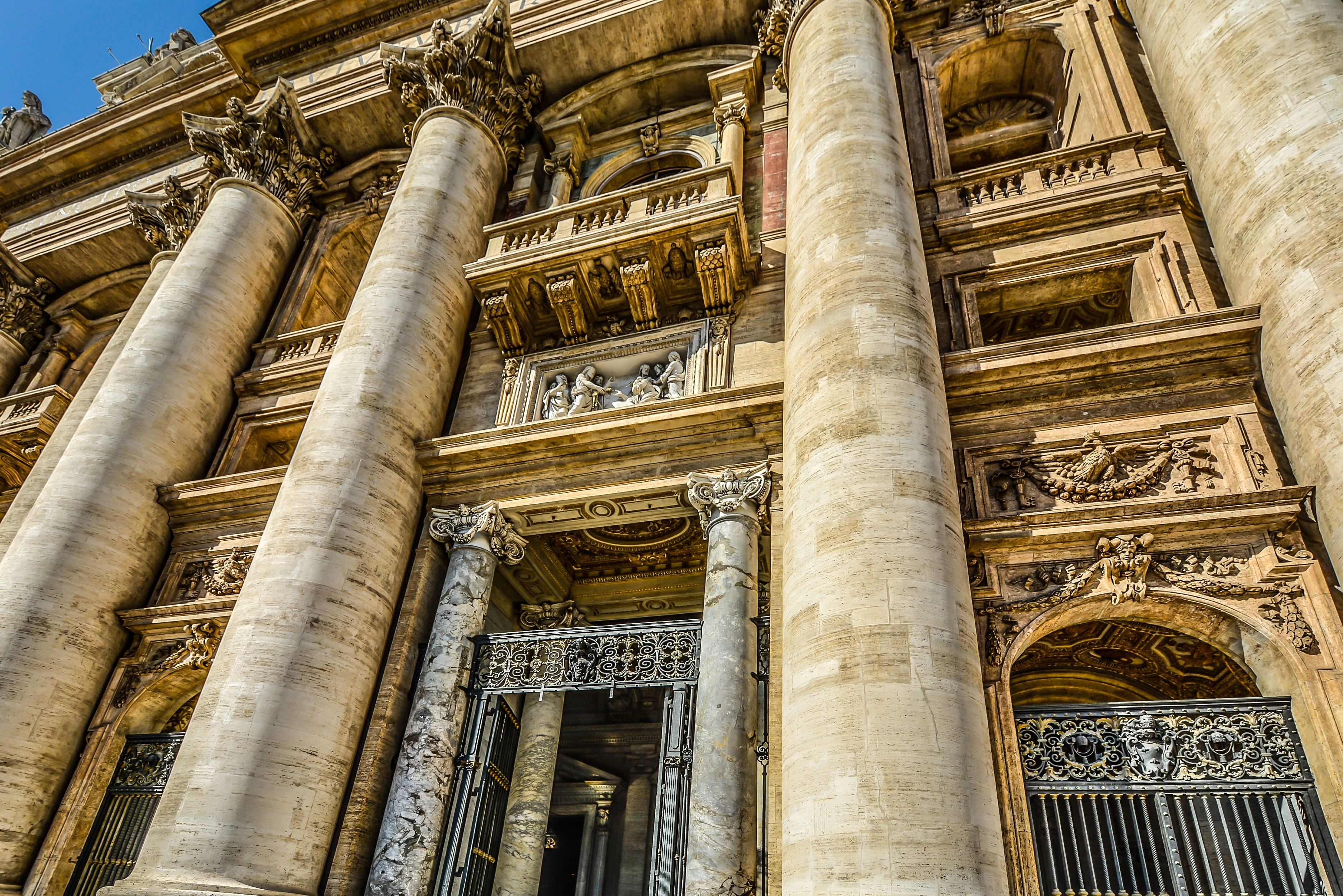 arch, ancient, architecture And Buildings, cathedral, italian, craft, city, italy, place of worship, Architecture, ornate, St Peter, catholic, landmark, HD Wallpaper