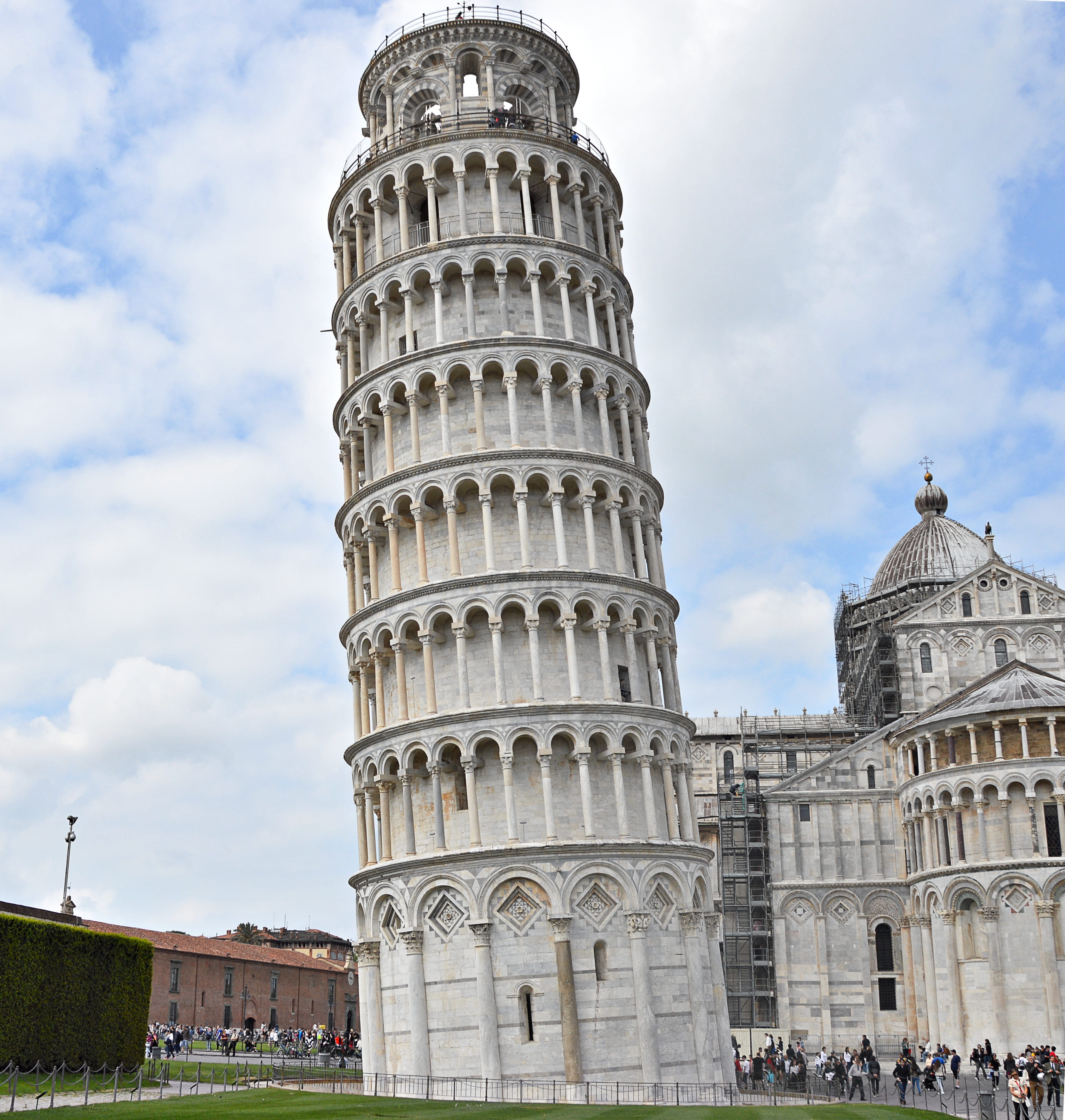 history, leaning, incidental people, travel Destinations, sky, tower, nature, cloud - sky, campo Dei Miracoli, city, famous Place, low angle view, Tuscany, Phone HD Wallpaper