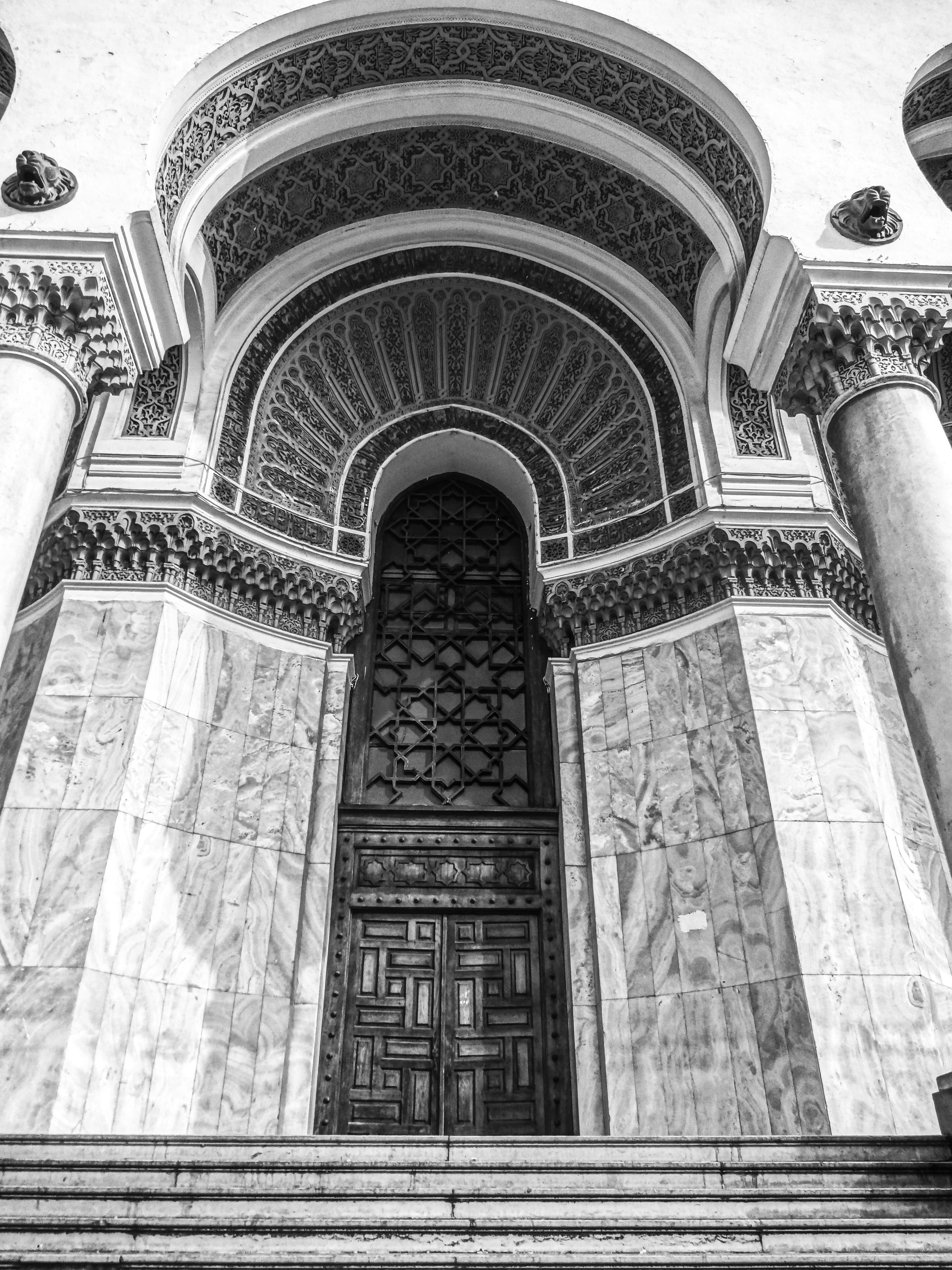 door, building exterior, the past, picture, city, tourism, ceiling, low angle view, religion, travel destinations, symbol, place of worship, no people, Phone HD Wallpaper