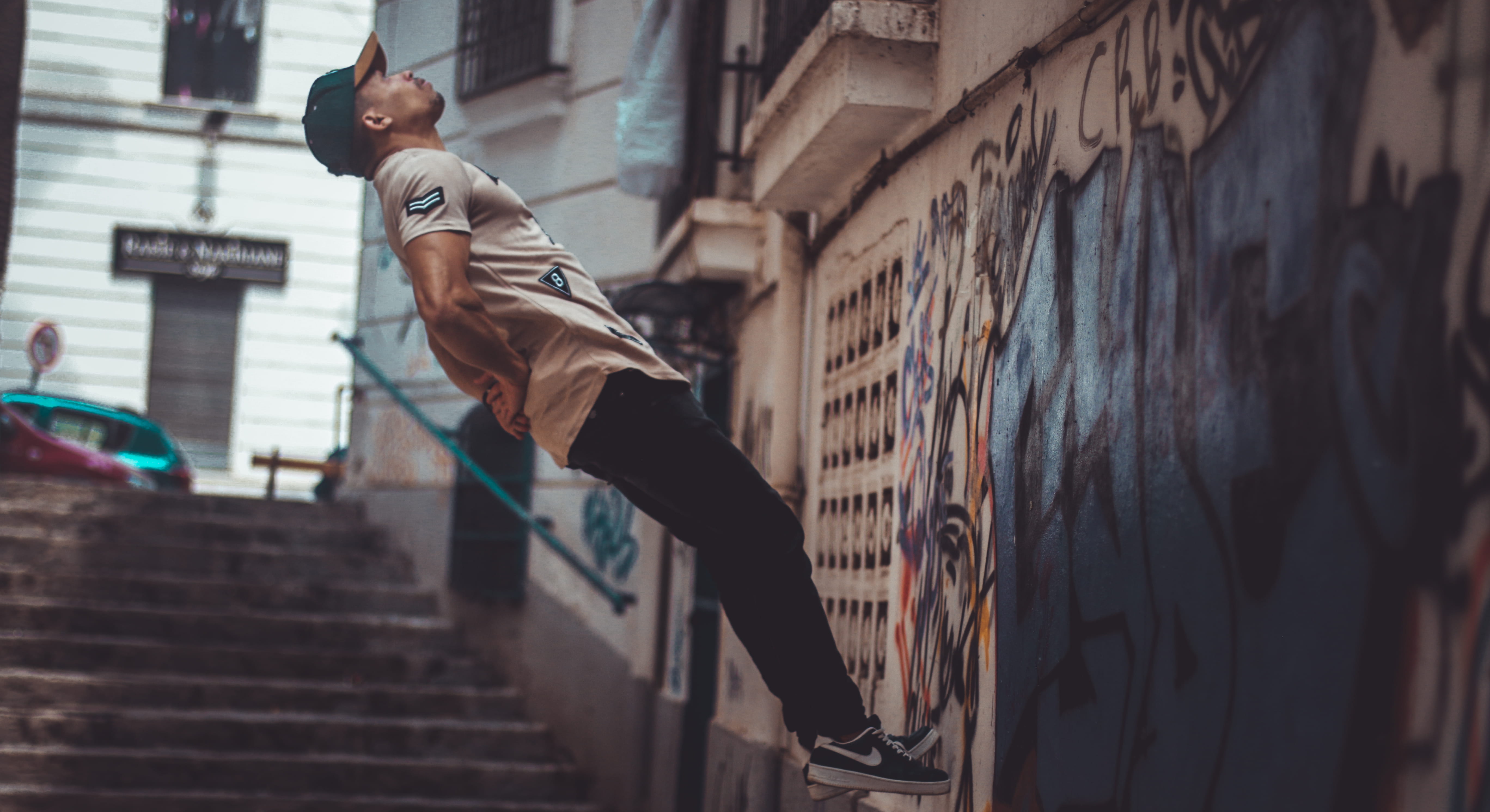 run, lifestyles, abstract, urban, staircase, real people, jumping, young adult, jump, leisure activity, 5K, car, wall - building feature, vehicle, city, HD Wallpaper