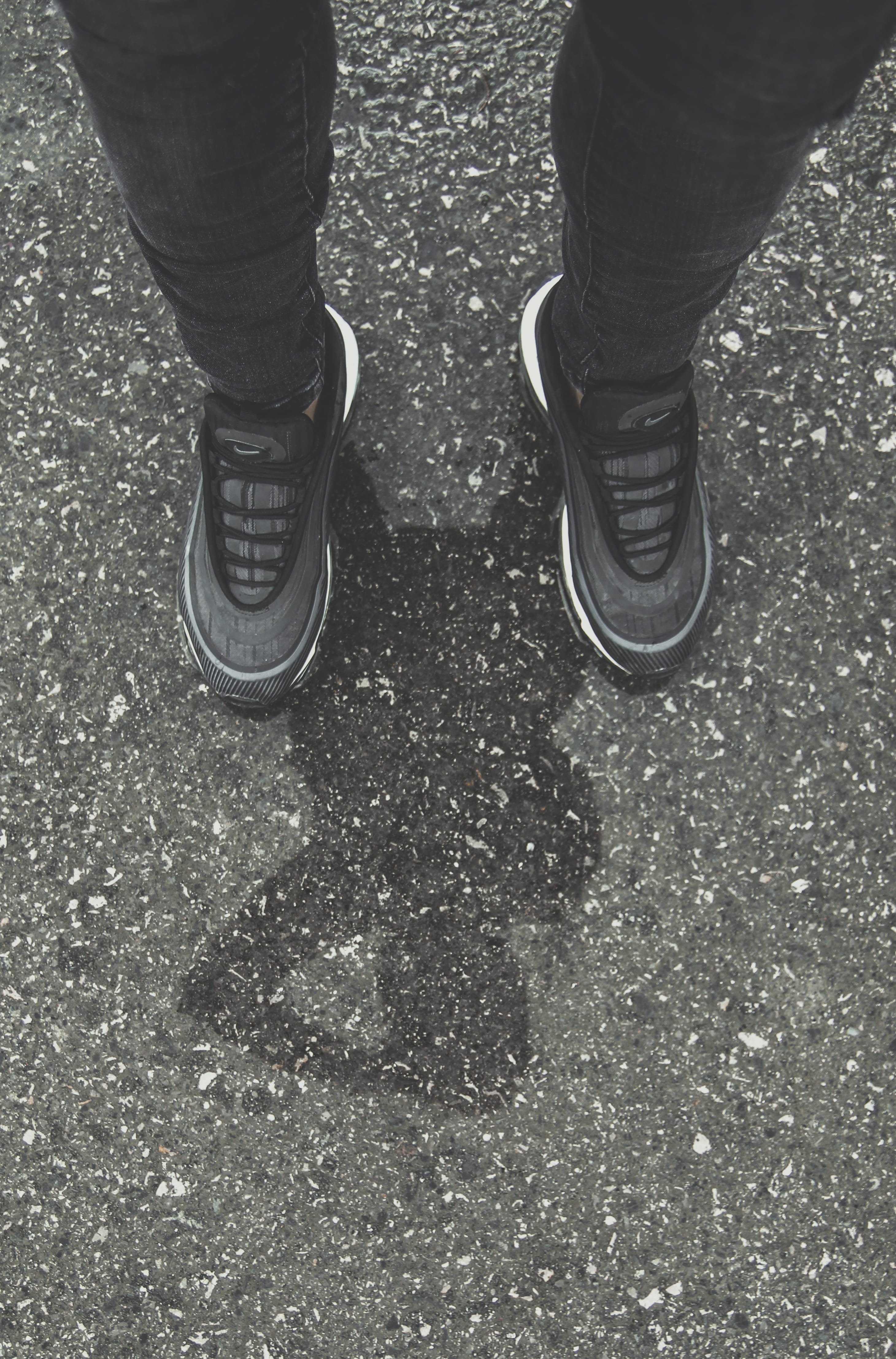 day, body part, algeria, high angle view, human leg, 4K, jeans, standing, outdoors, real people, human limb, people, human foot, algiers, human body part, Phone HD Wallpaper