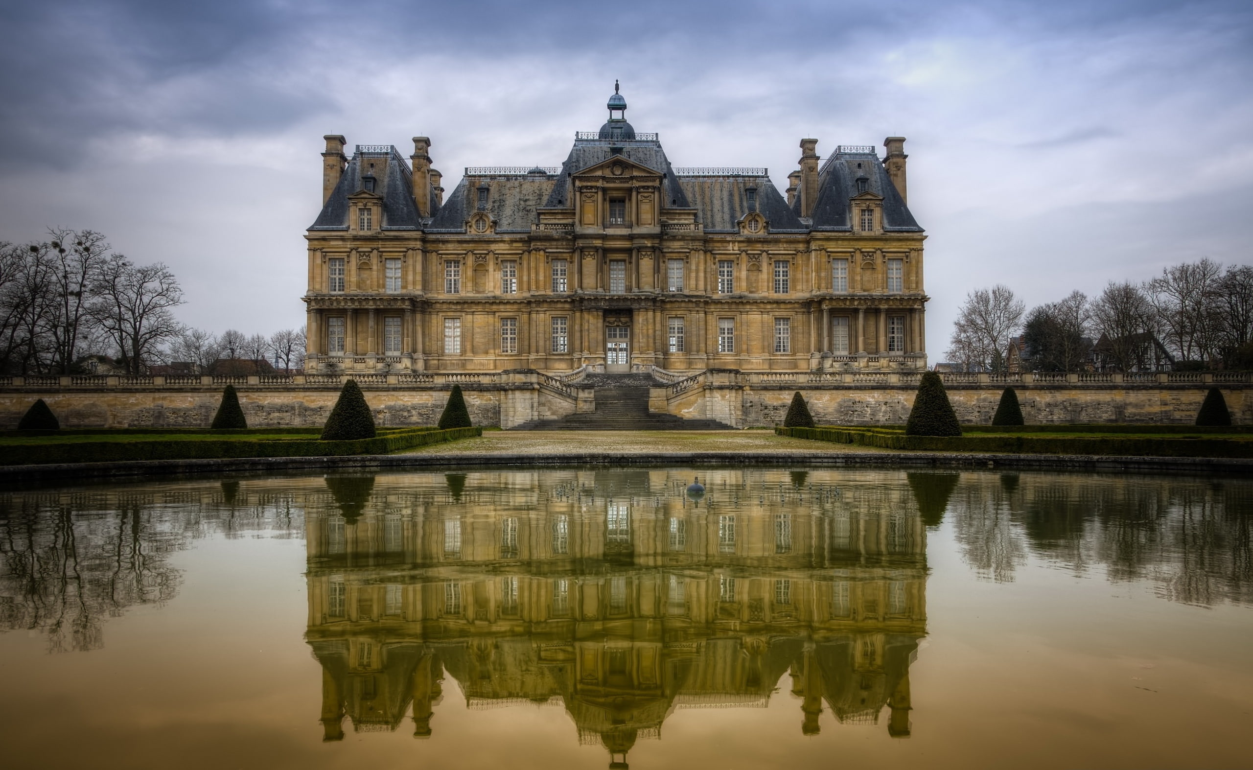 architecture, waterfront, France, building exterior, travel, travel destinations, built structure, water, reflecting pool, symmetry, de, day, maisons, plant, HD Wallpaper