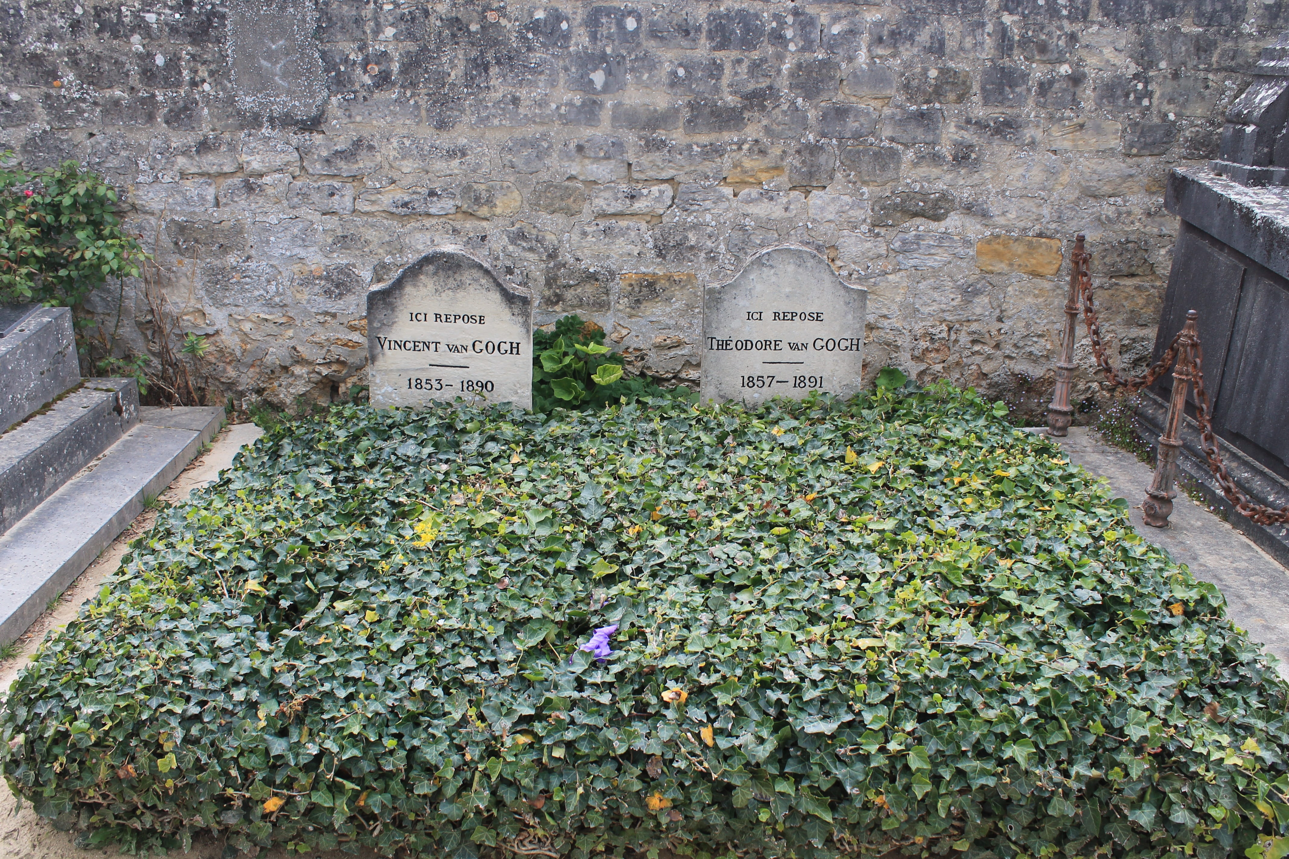 france, communication, vincent, no people, plant part, western script, grave, nature, auvers sur oise, théodore van gogh, ile-de-france, green, leaf, the past, HD Wallpaper