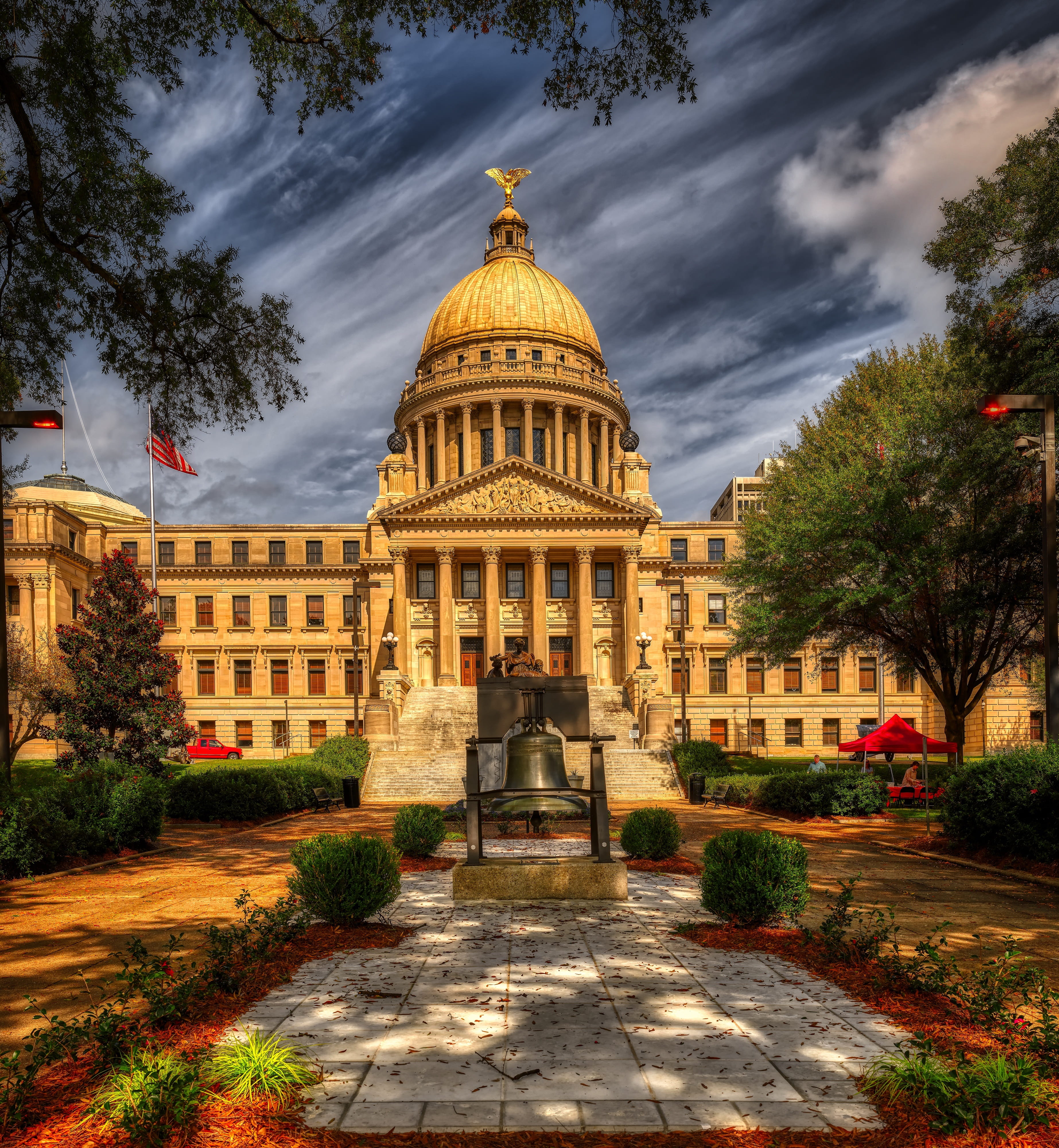 the way forward, entrance, government, sky, growth, tree, landscape, state capitol, the past, building, 4K, landmark, nature, no people, bell, jackson, Phone HD Wallpaper