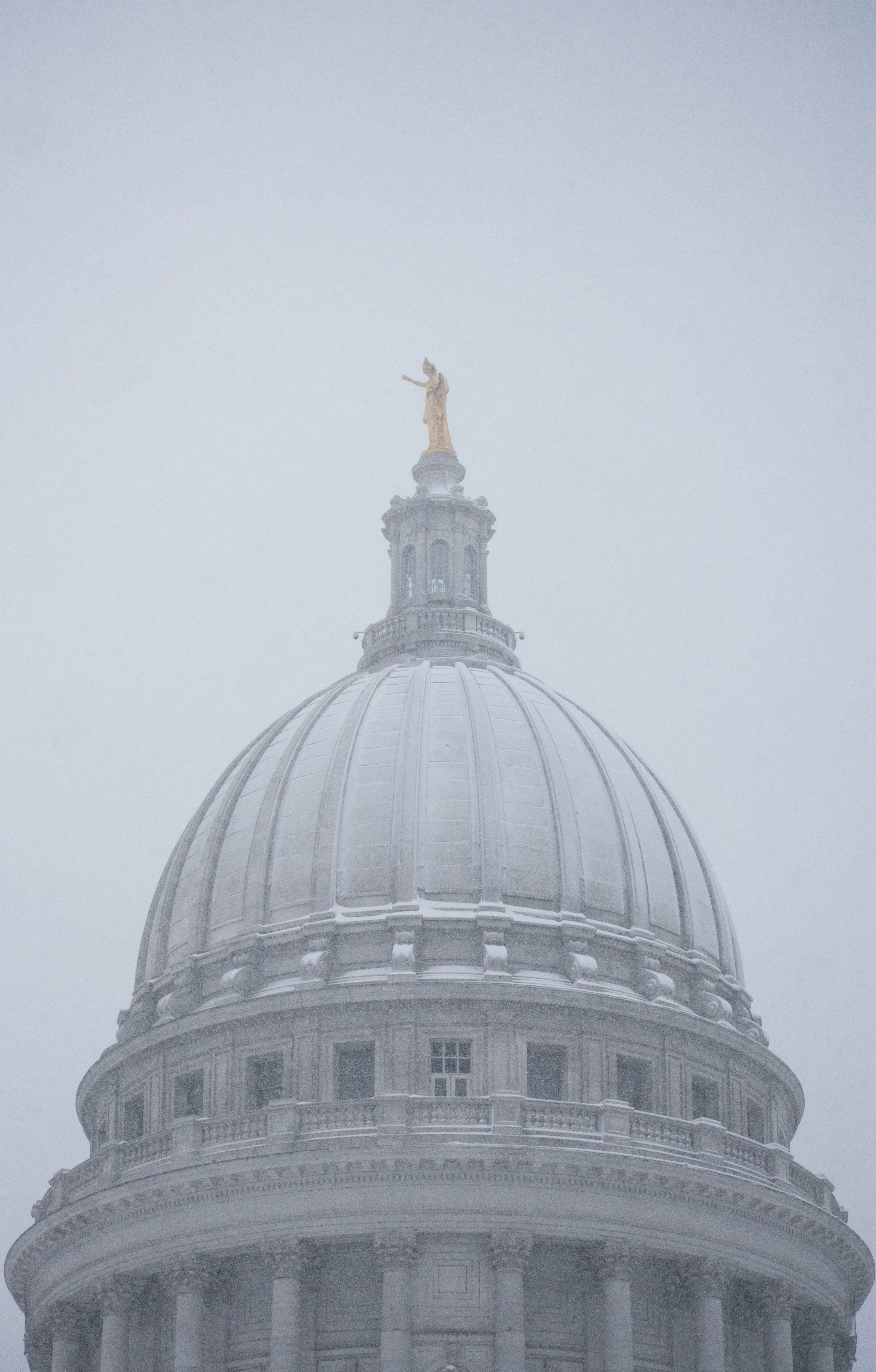 architecture, city, capitol, wisconsin, 5K, downtown, madison, vintage, old, nature, no people, cold, travel destinations, politics, neo-classical, building, Phone HD Wallpaper