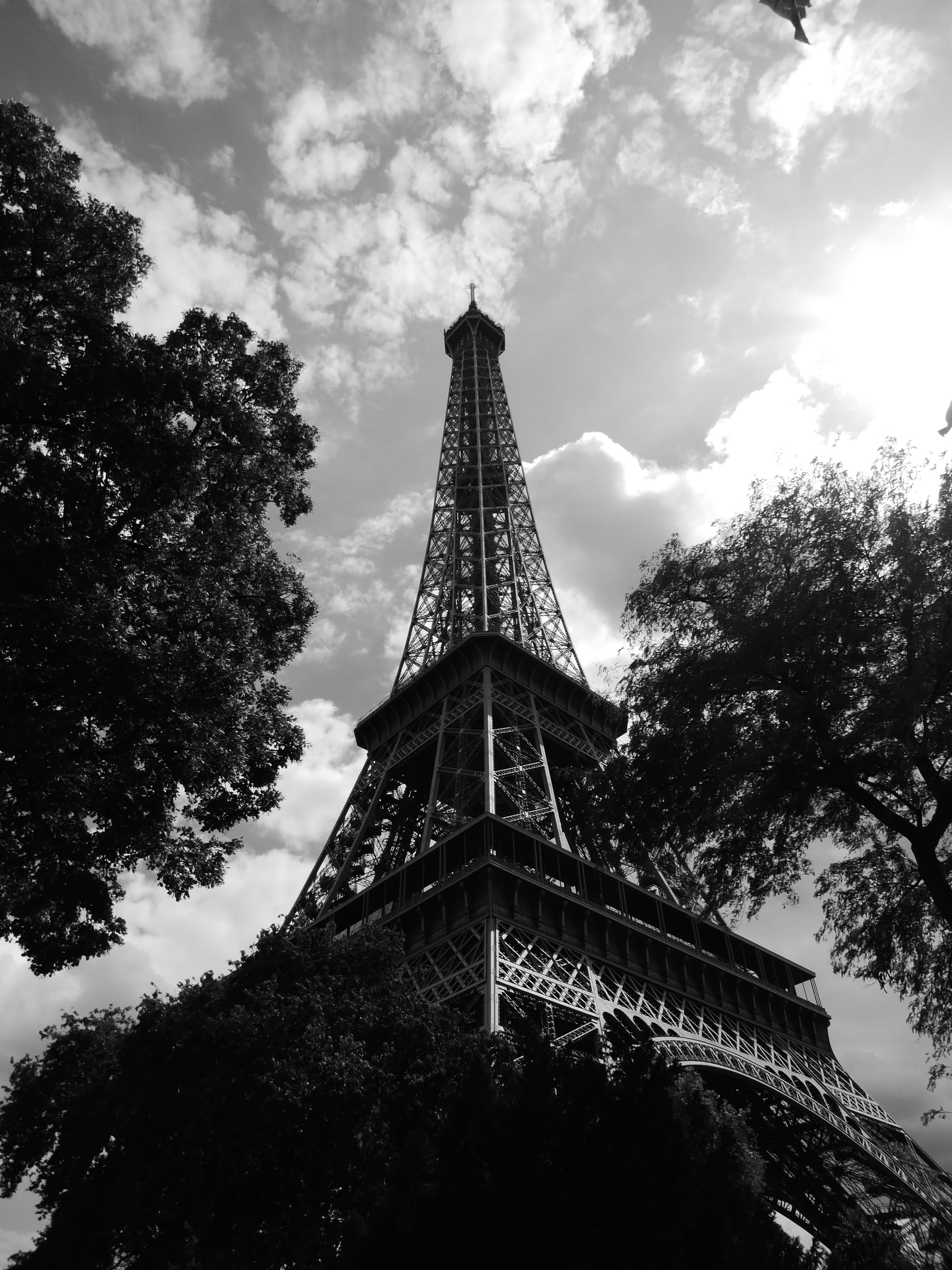 day, 4K, outdoors, tower, tour, monument, travel, built structure, cloud - sky, france, tall - high, emblem, tour eiffel - parc du champ-de-mars, symbol, Phone HD Wallpaper