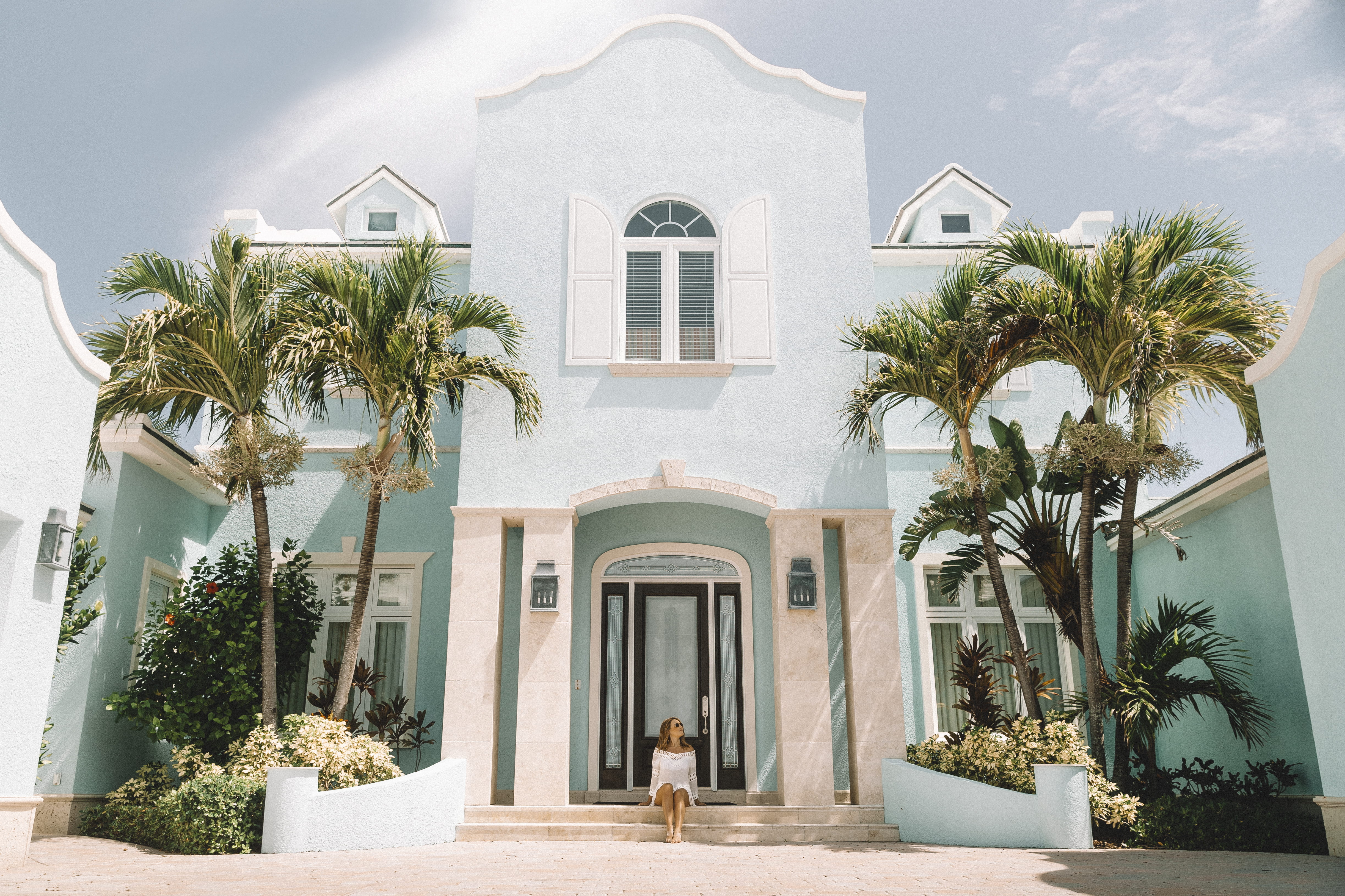 house exterior, building exterior, people, tropical climate, residential district, two, luxury, 4K, sitting, front, facade, beach, woman, palm tree, dream, HD Wallpaper