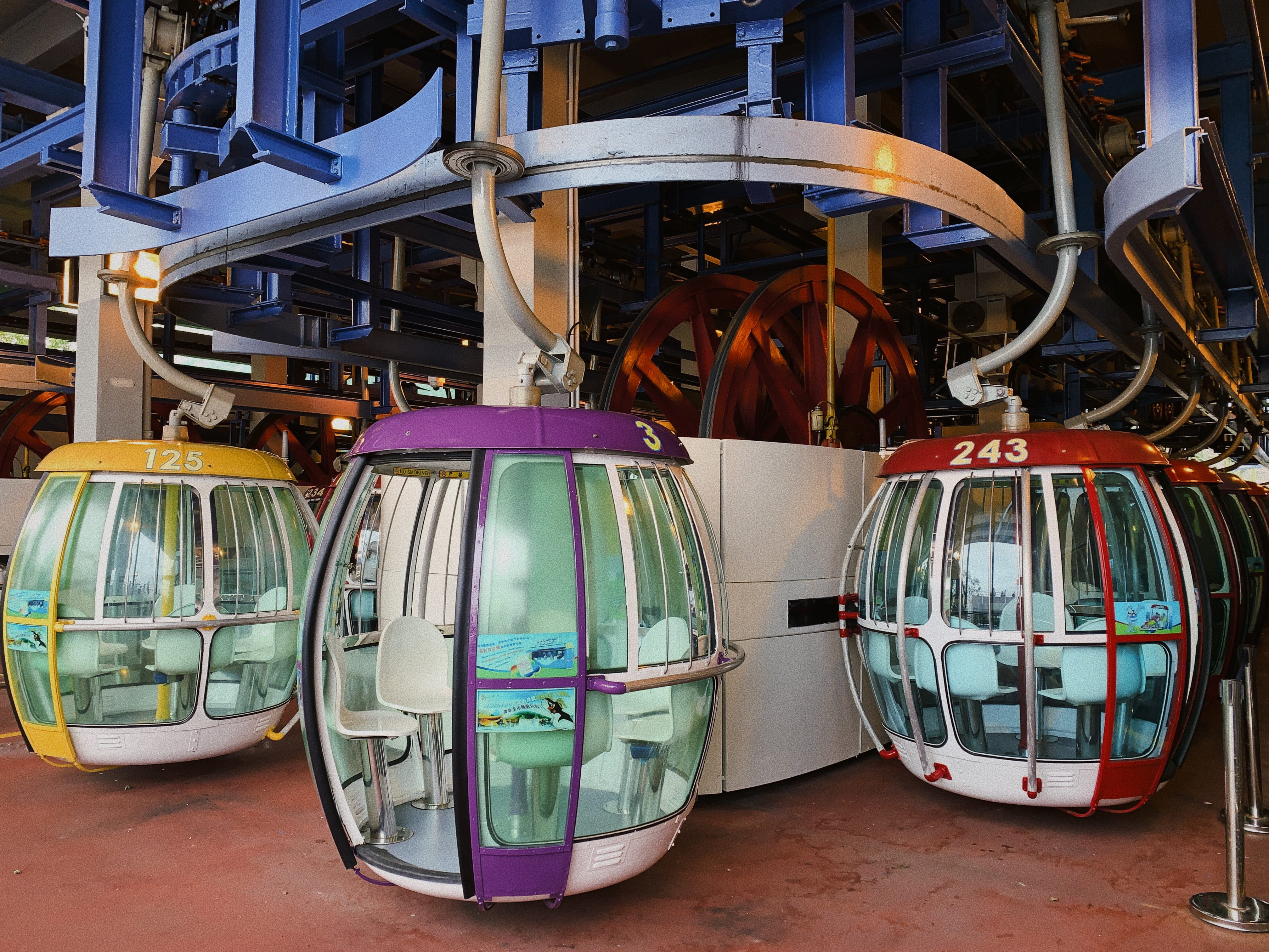 mirror, day, in a row, close-up, large group of objects, 4K, vehicle, machine, building, mode of transportation, ground, tram, sphere, trolley, van, assembly line, HD Wallpaper