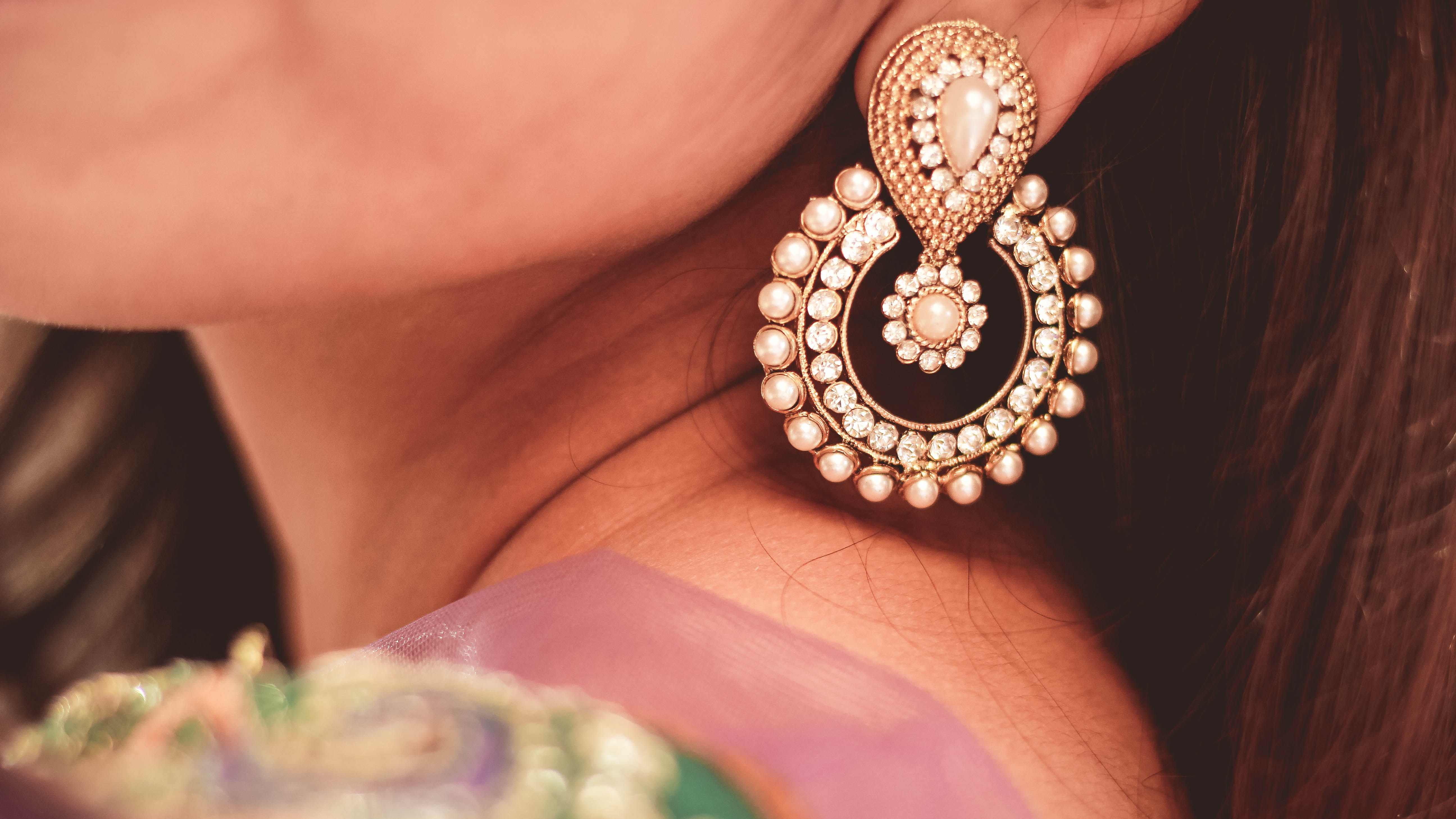 bengaluru, earring, people, lifestyles, hand, luxury, fashion, portrait, necklace, human hand, indian, one person, body part, dayananda sagar college of engineering, HD Wallpaper