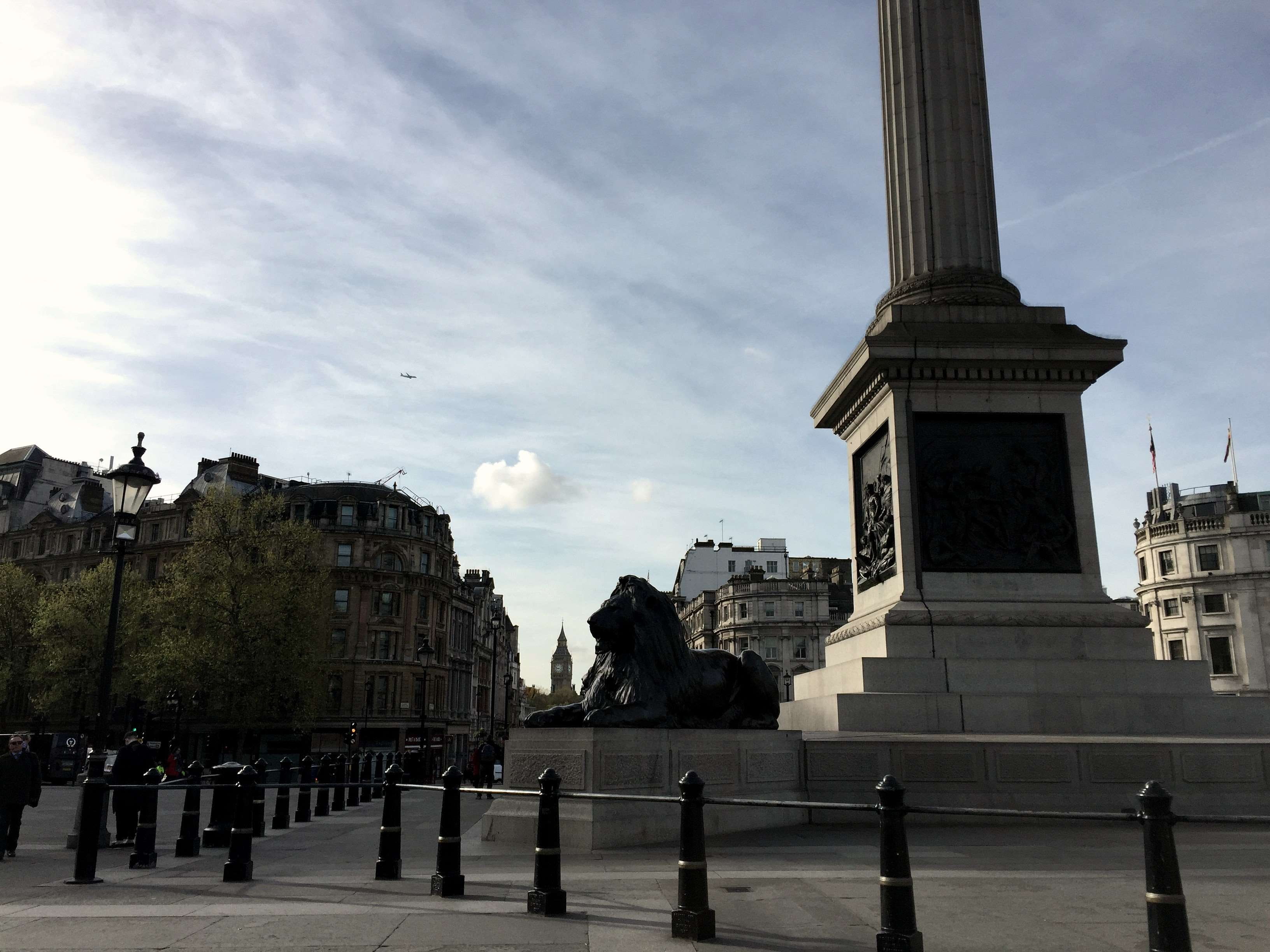 2K, london, outdoors, day, city, nature, incidental people, building, architectural column, tourism, square, sky, art and craft, travel destinations, representation, HD Wallpaper